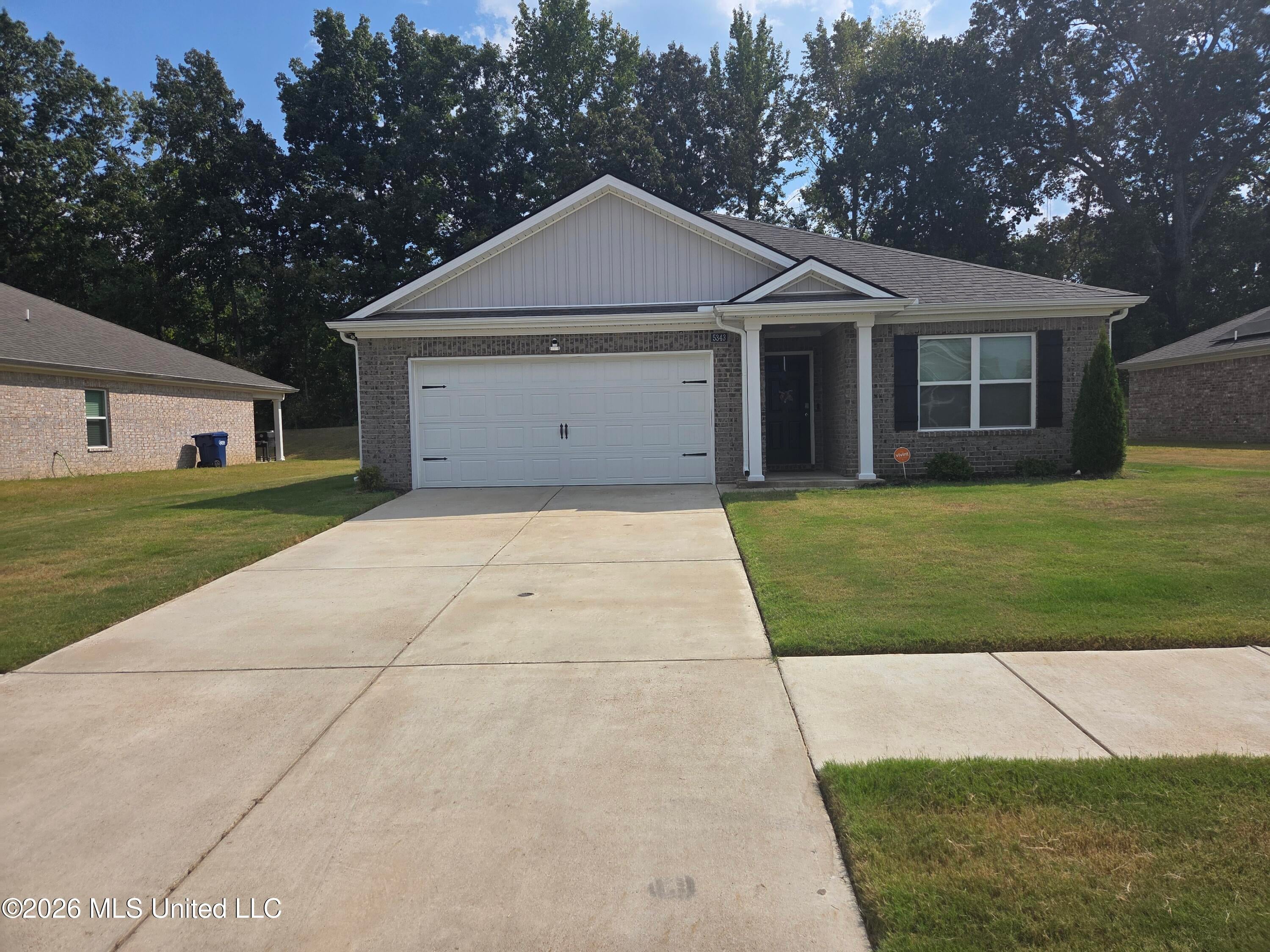 5343 Greenwood Road — photo