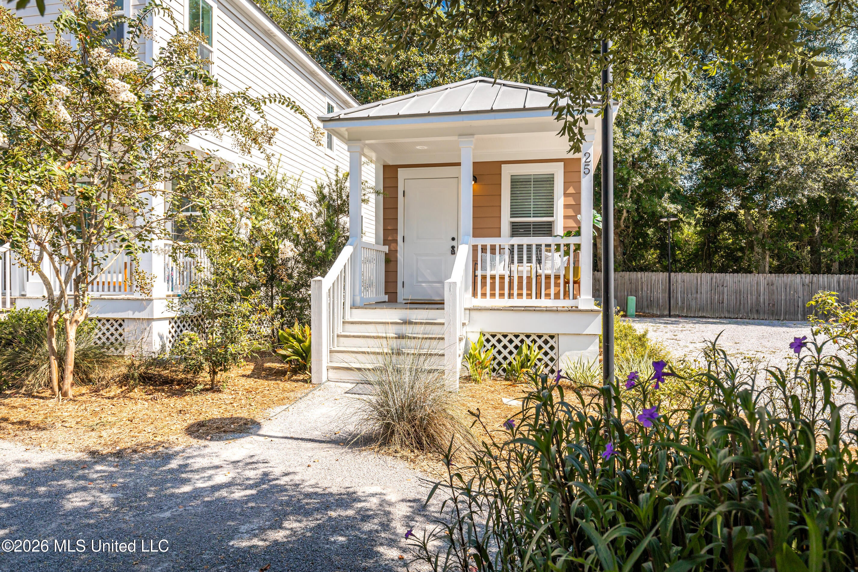 2207 Government Street — photo