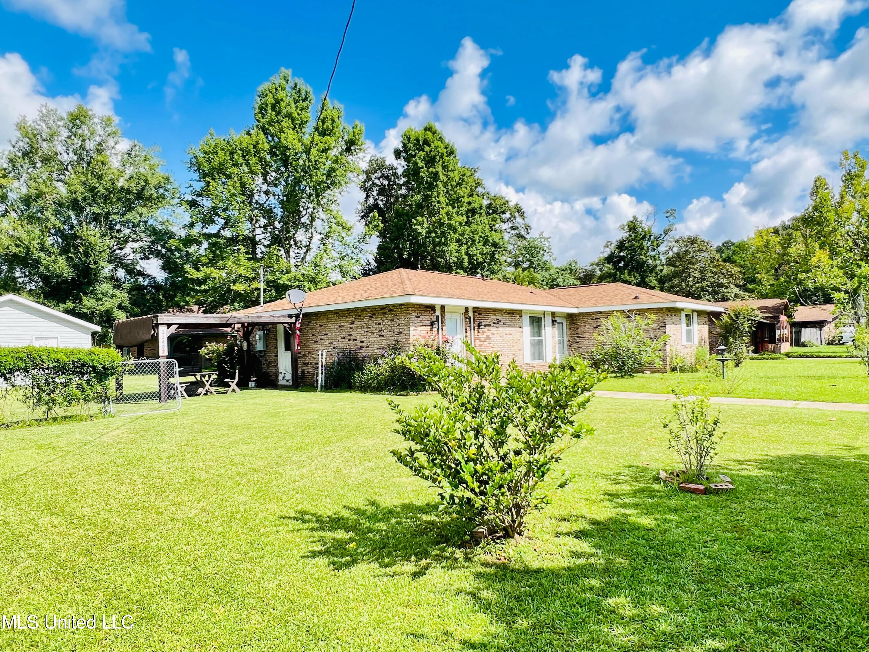 11403 Oakleigh Boulevard — photo