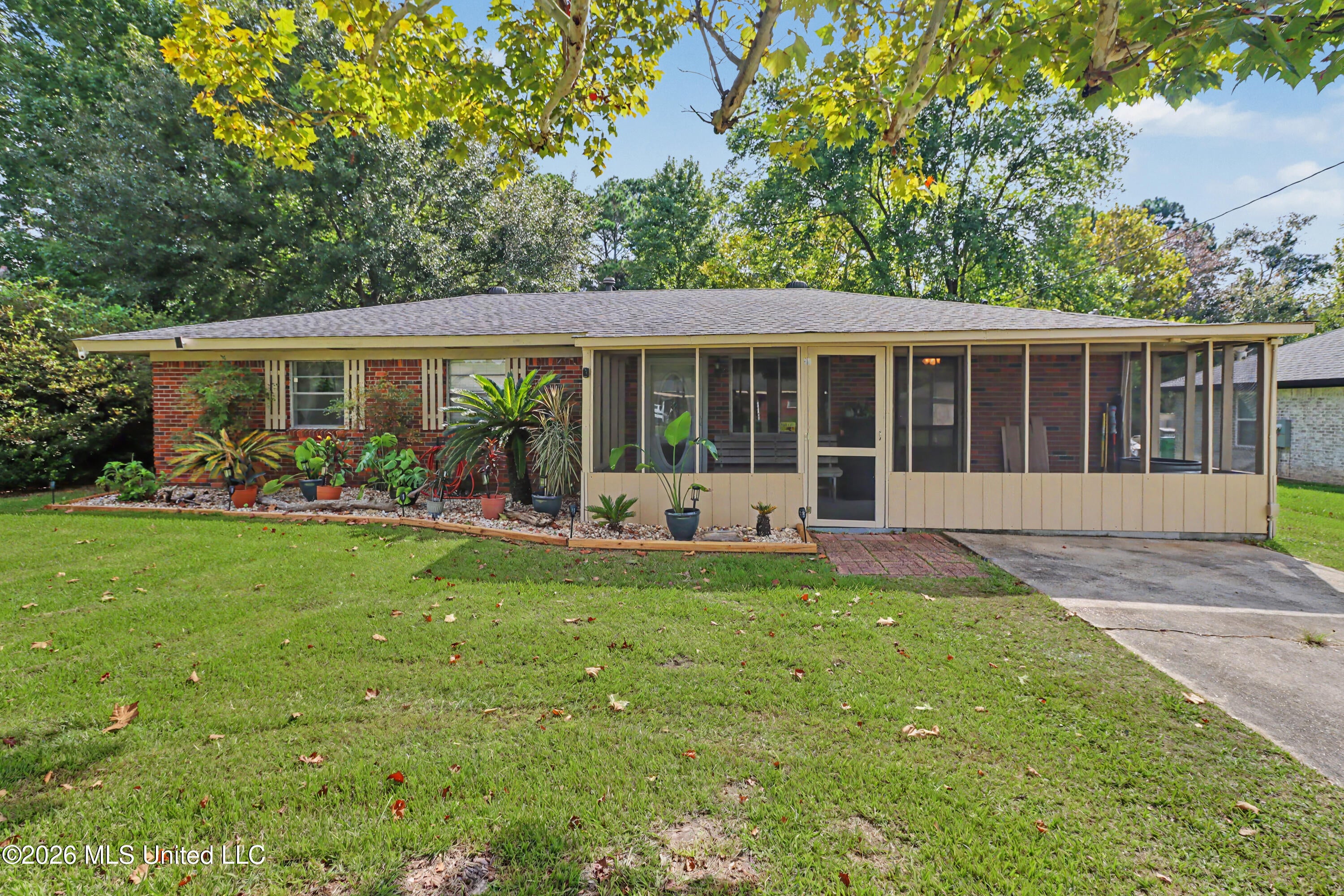 10604 Oak Street — photo