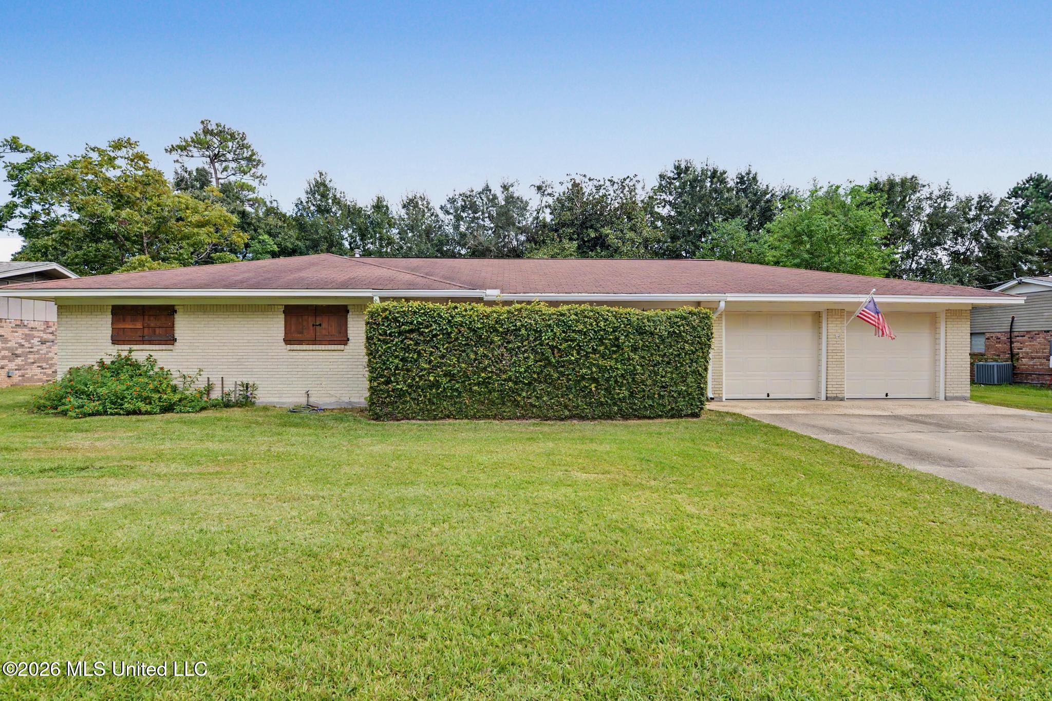 11338 Oakleigh Boulevard — photo