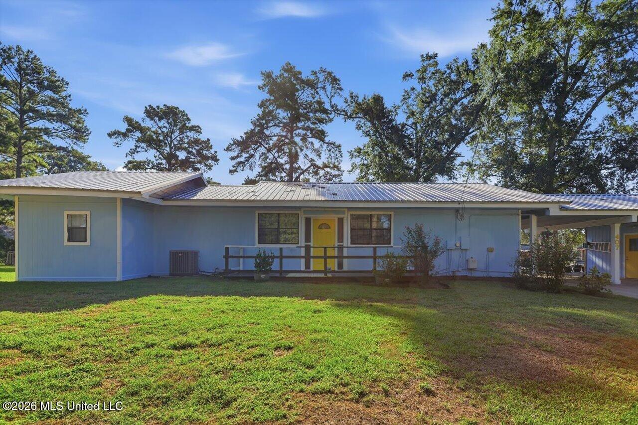407 W Dewey Camp Drive — photo