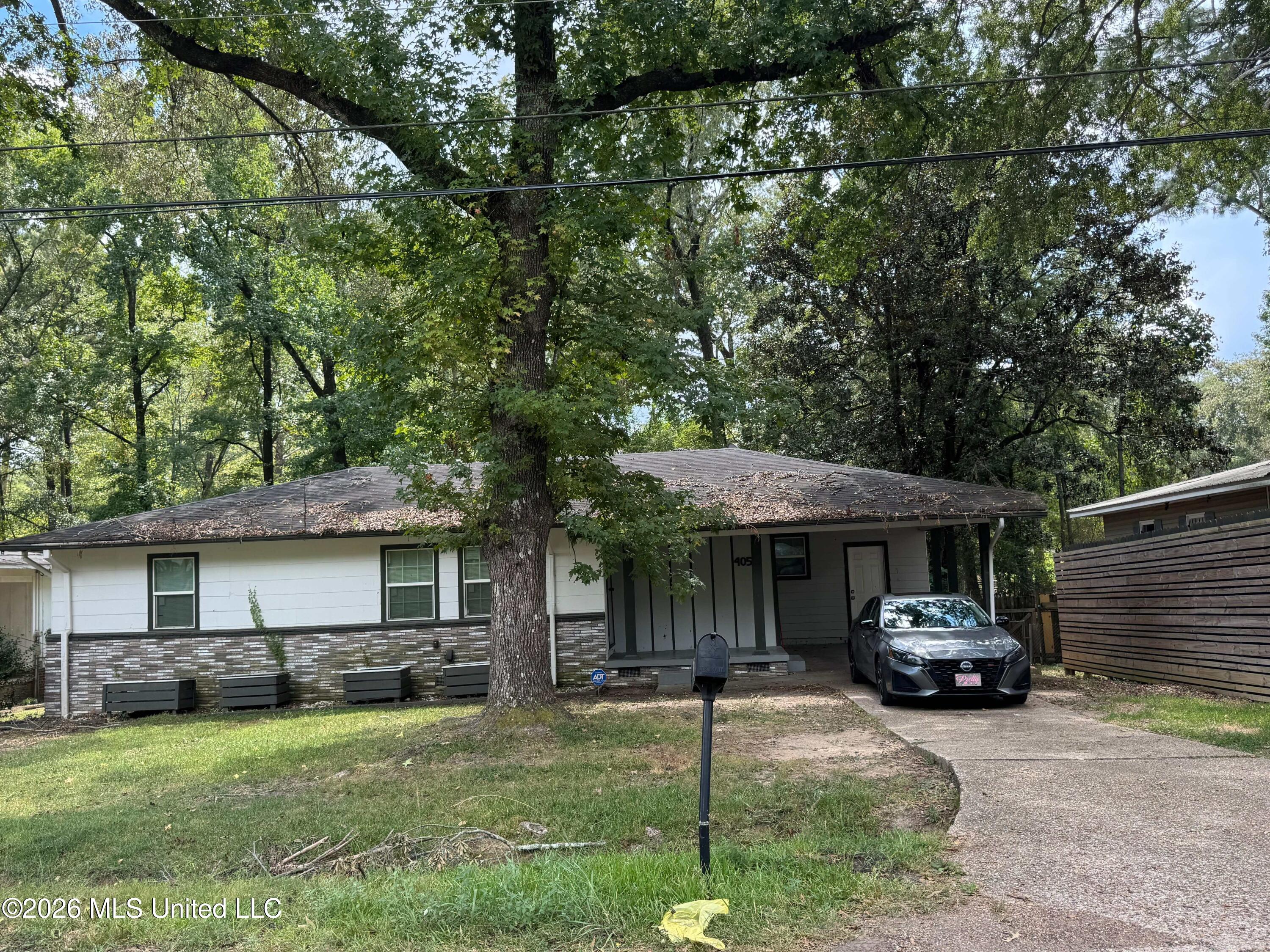 405 Cummins Street — photo