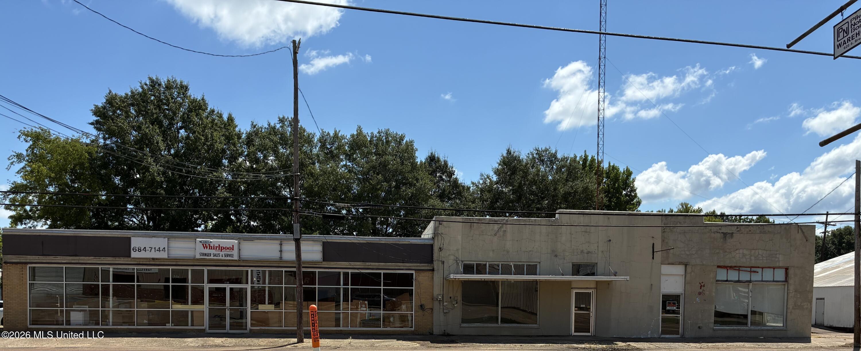 627 S Broadway Street — photo