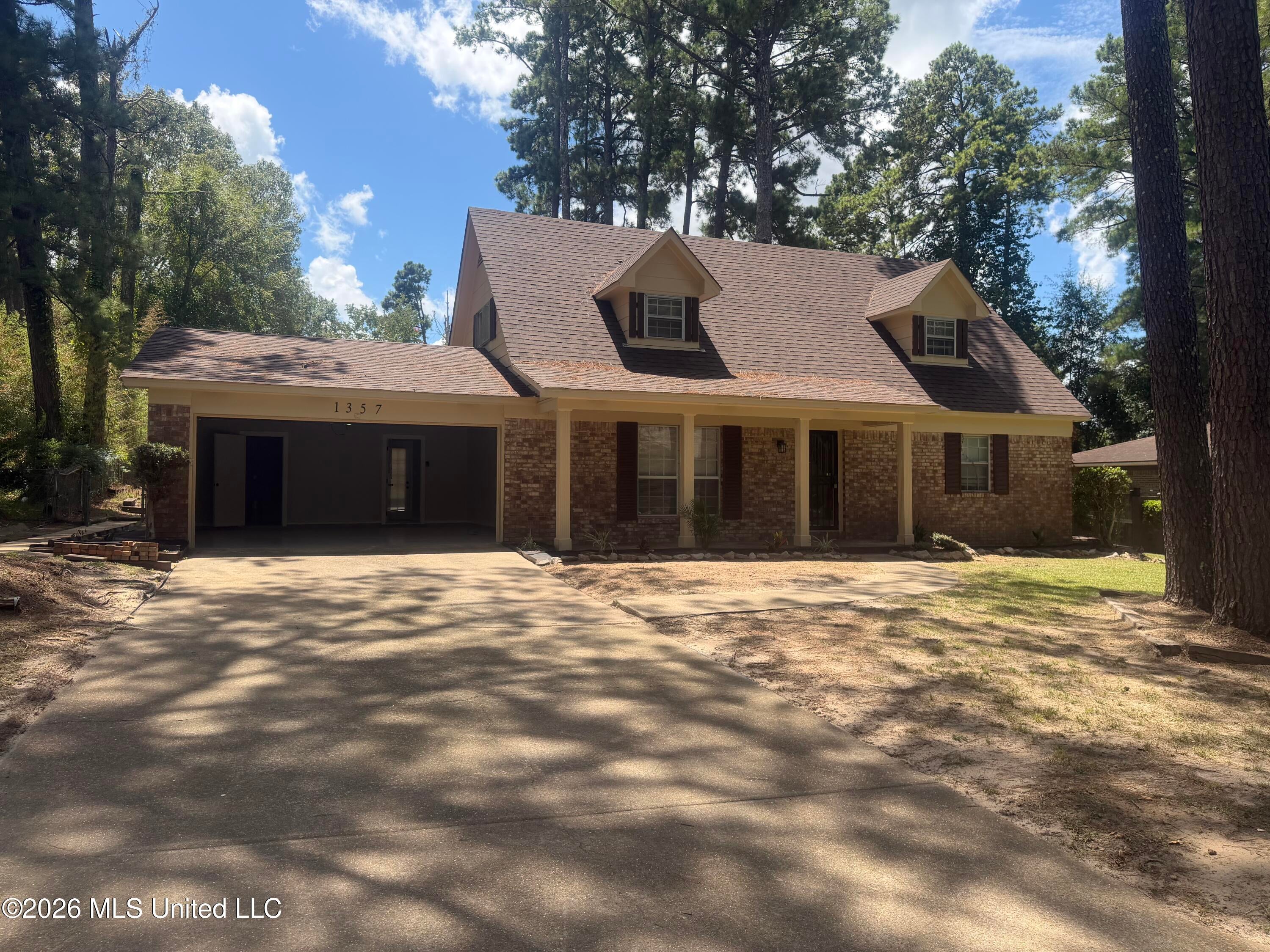 1357 Canterbury Lane — photo