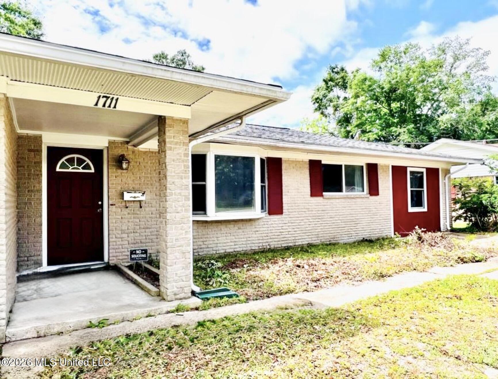 1711 James Madison Drive — photo