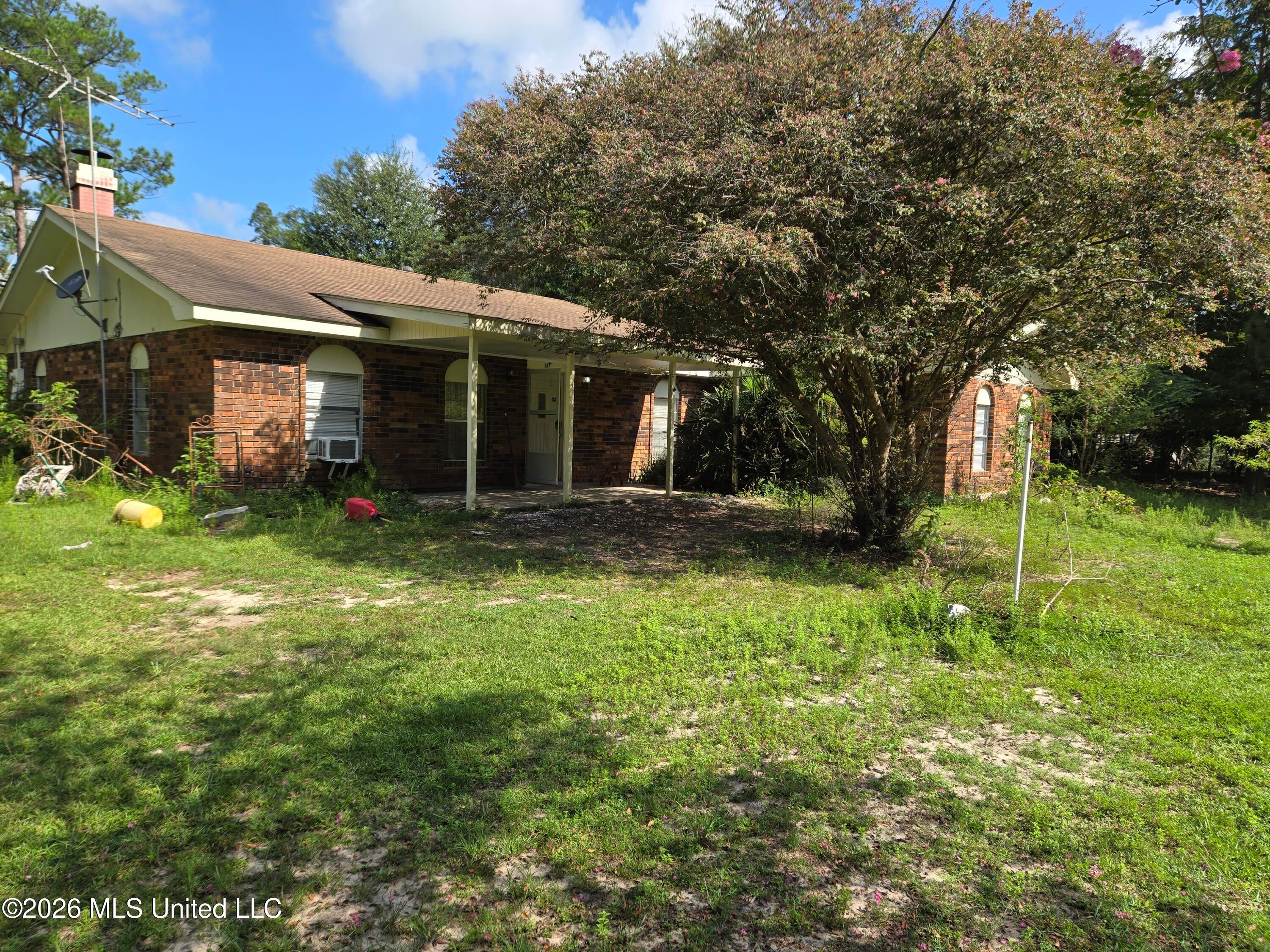 247 Lakeside Drive — photo