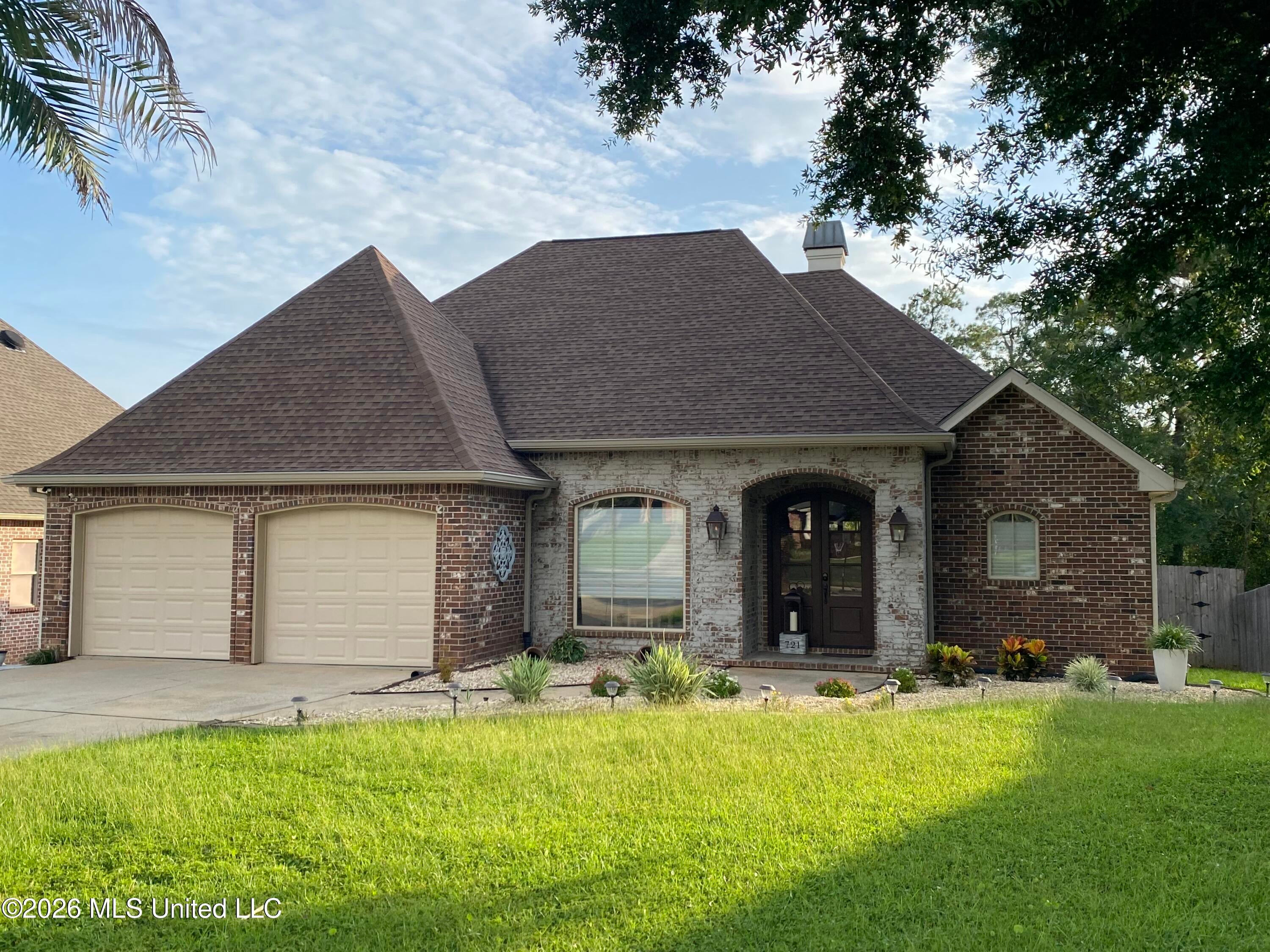 721 Clover Place — photo