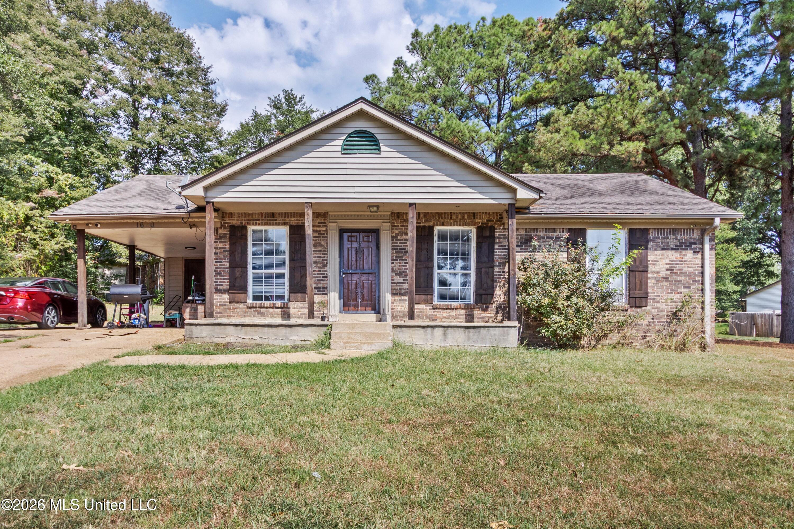 1620 W Gilford Cove — photo