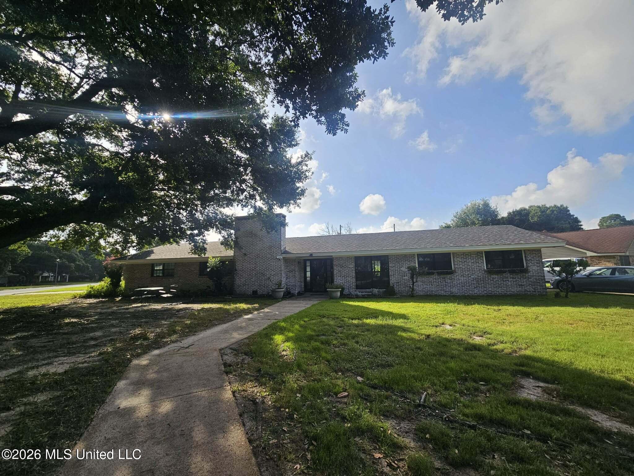 12713 Cambridge Boulevard — photo