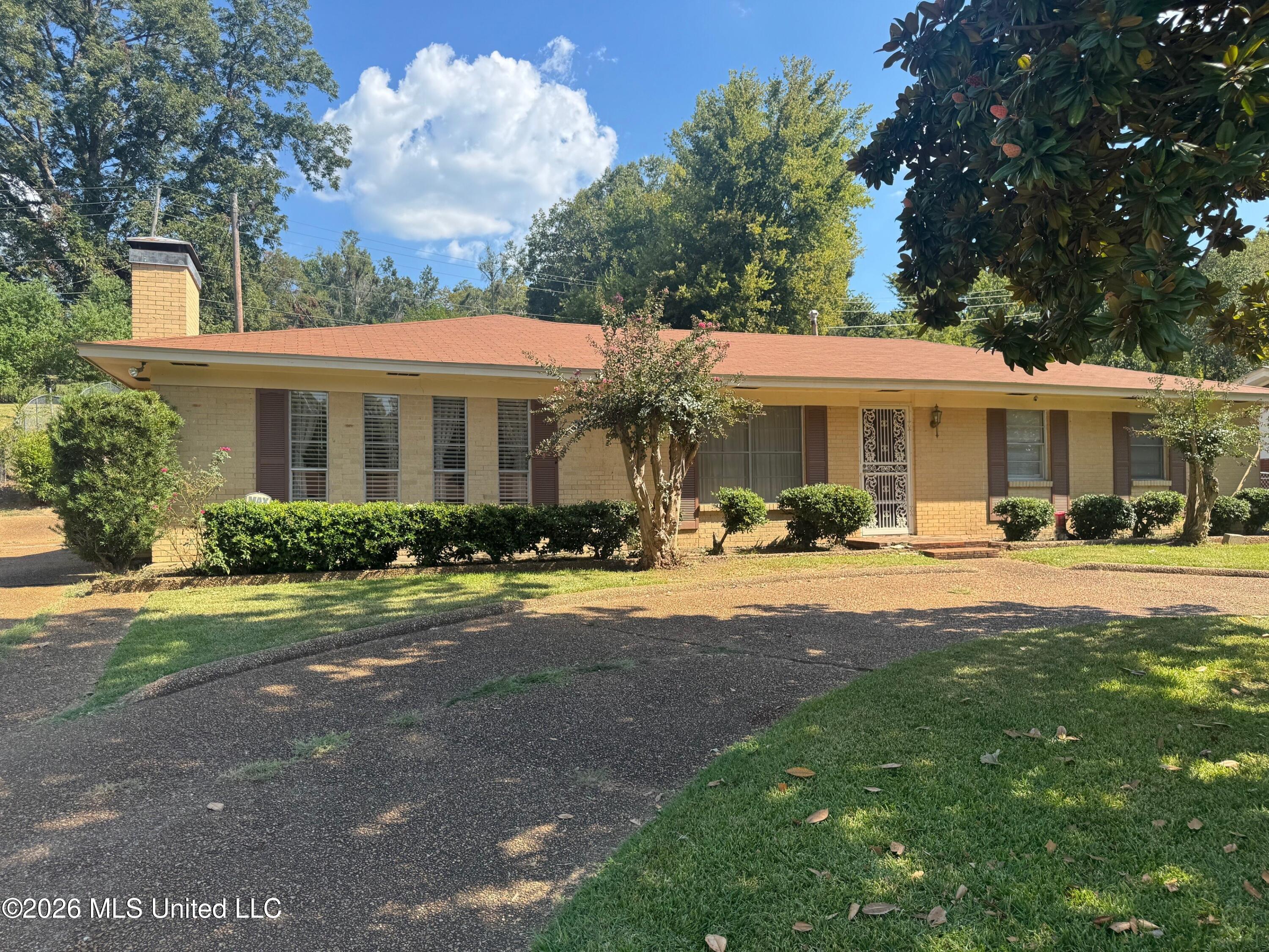 2032 Wildwood Terrace — photo