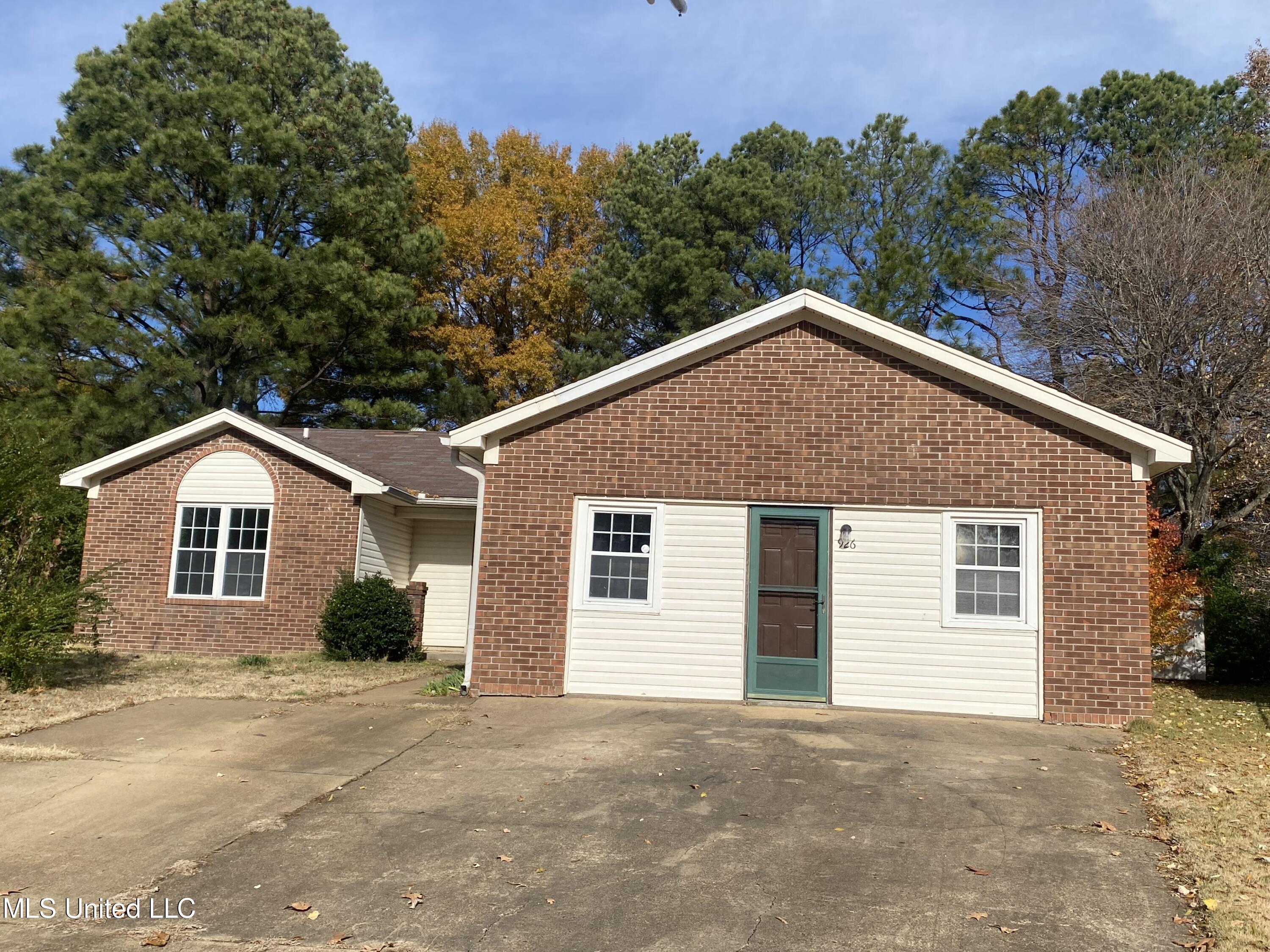 926 Oaklawn Place — photo