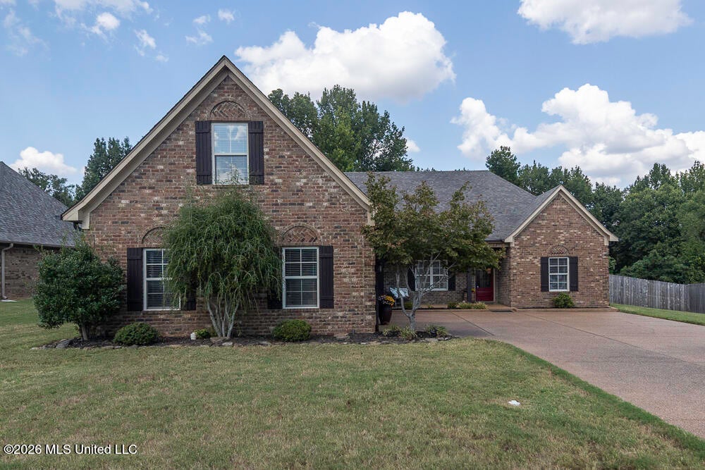 664 Robertson Way — photo