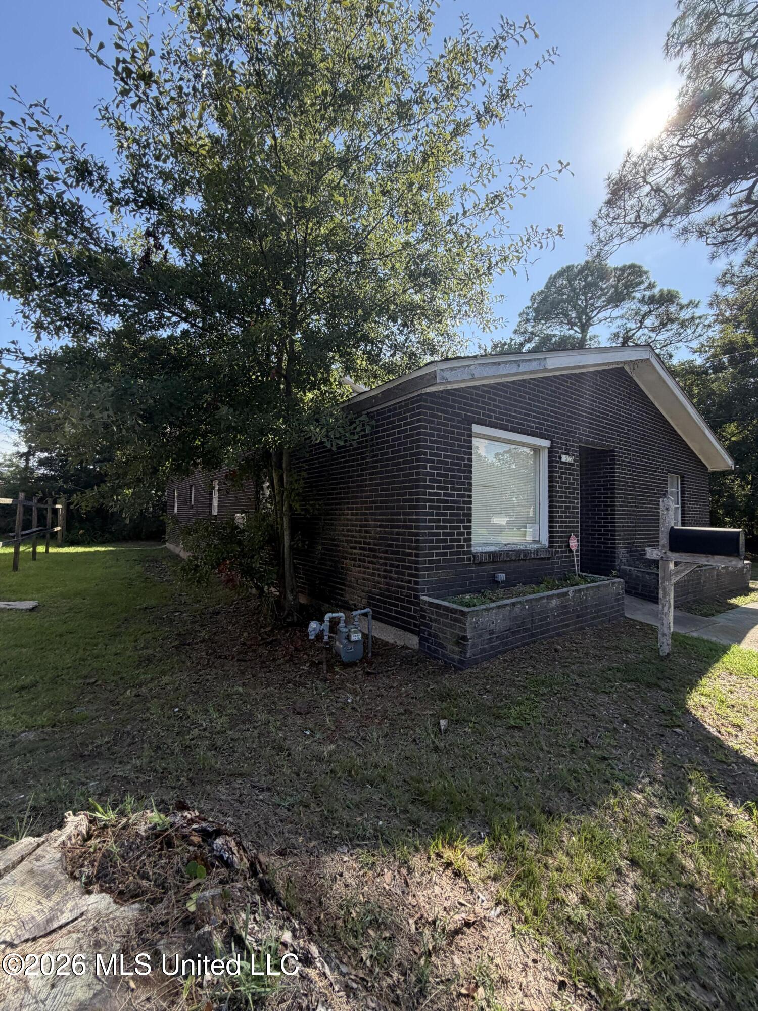 1502 School Avenue — photo