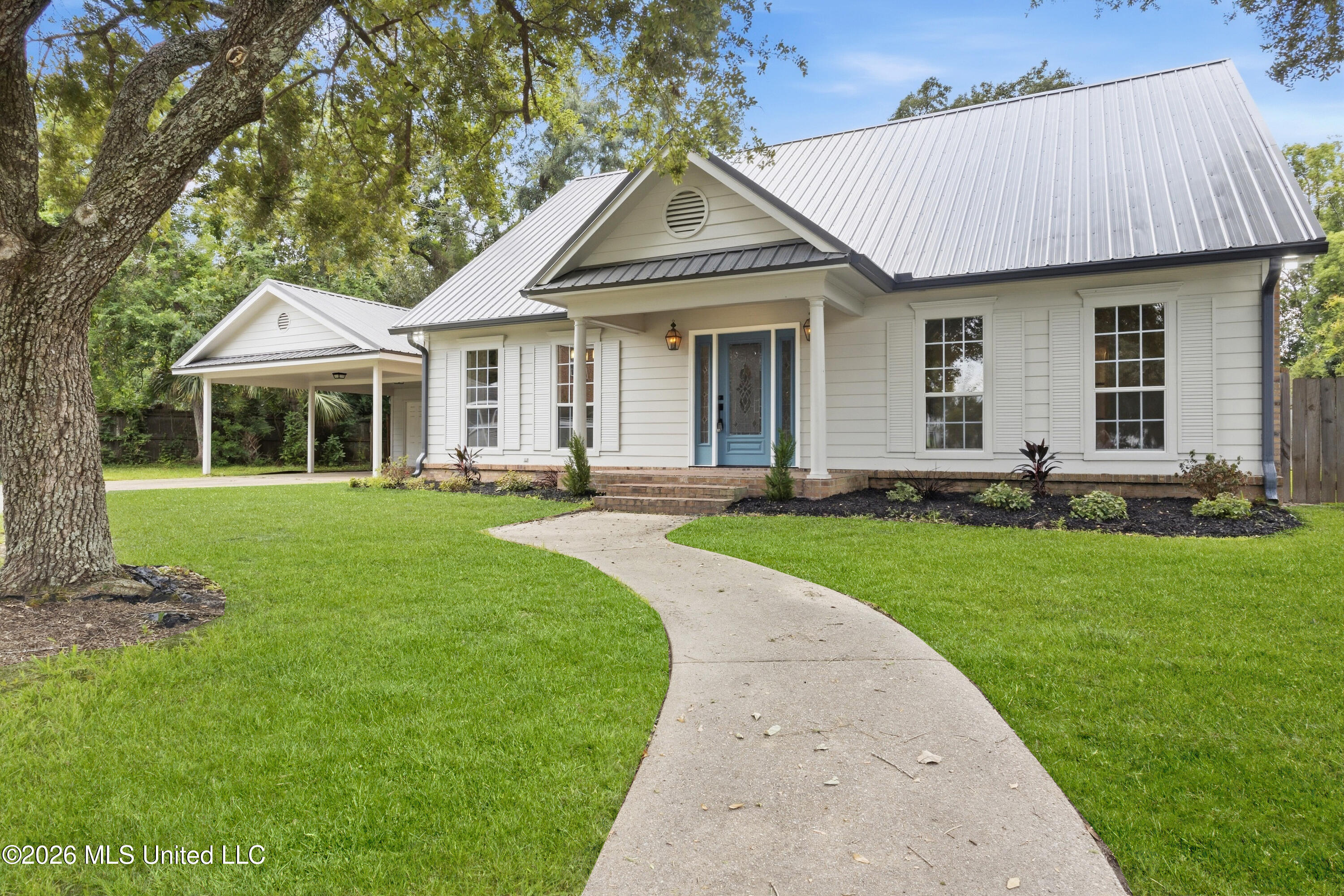 3 Hearthstone Manor — photo