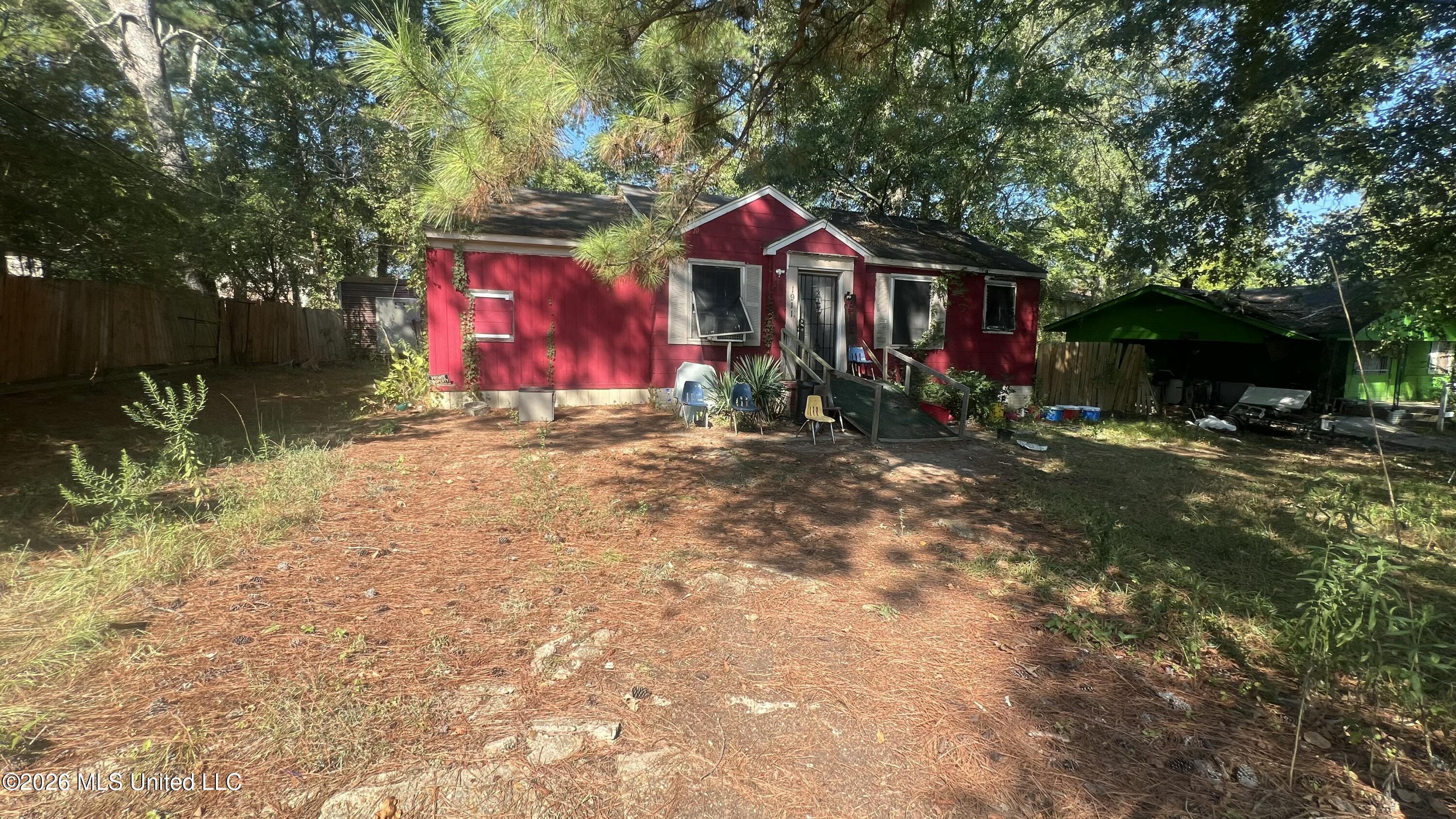1911 Shady Lane Drive — photo