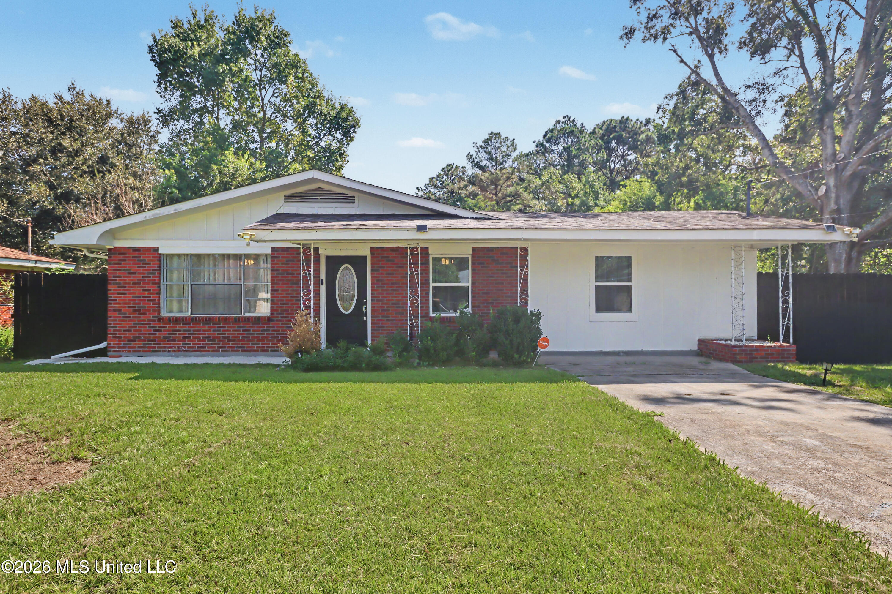 10616 Oak Street — photo