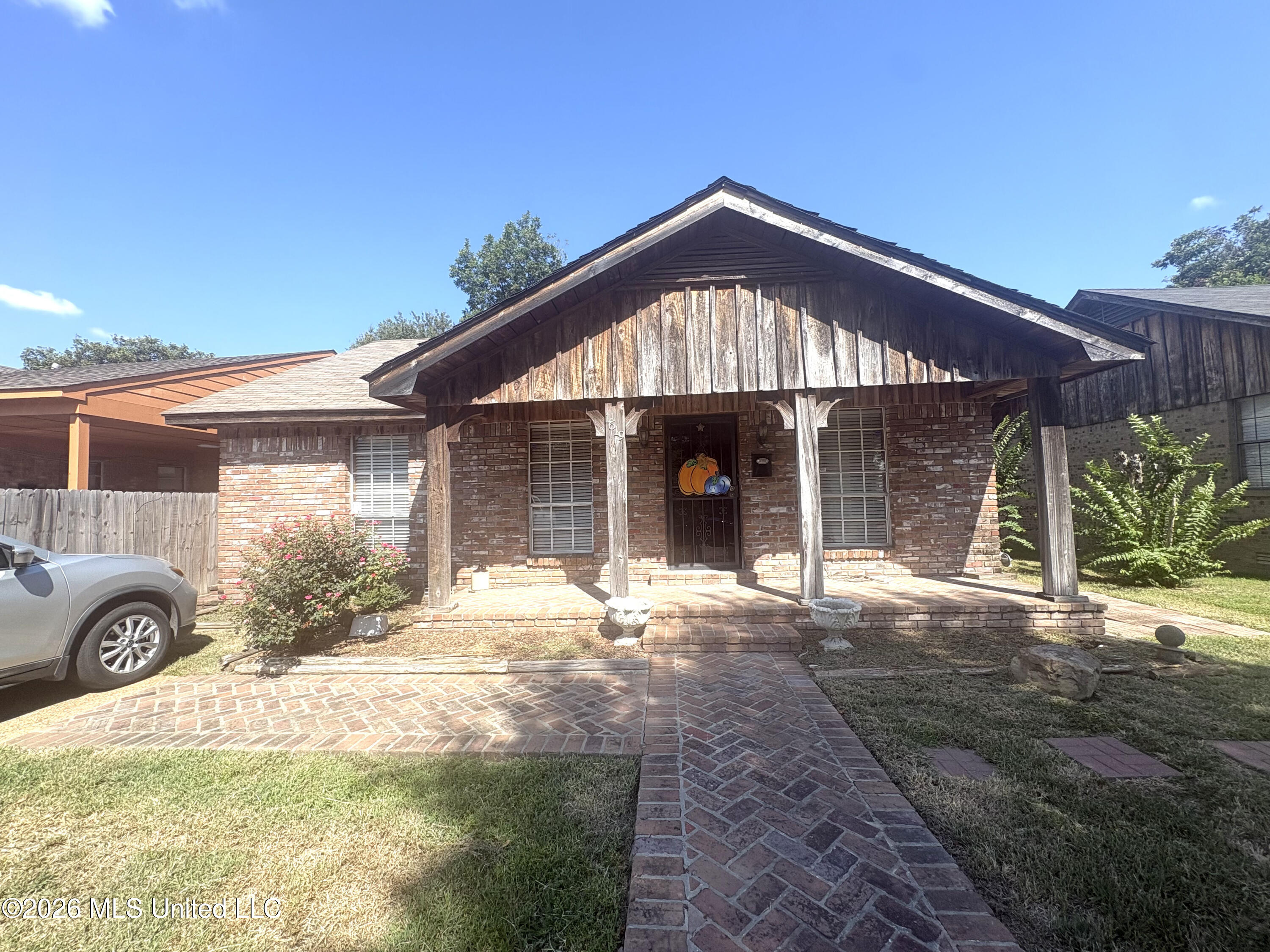 1619 Peacock Avenue — photo