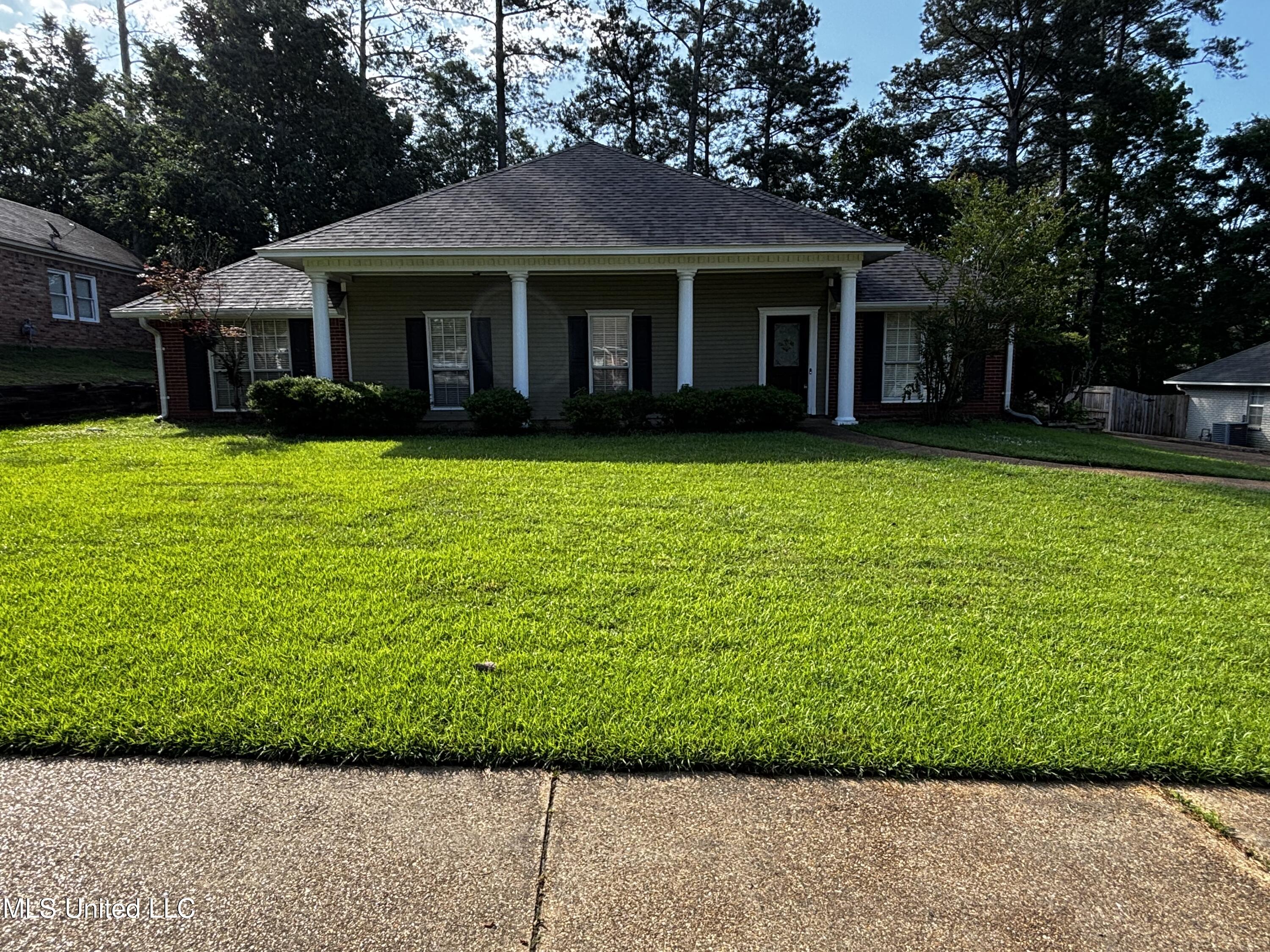 232 Boxwood Circle — photo