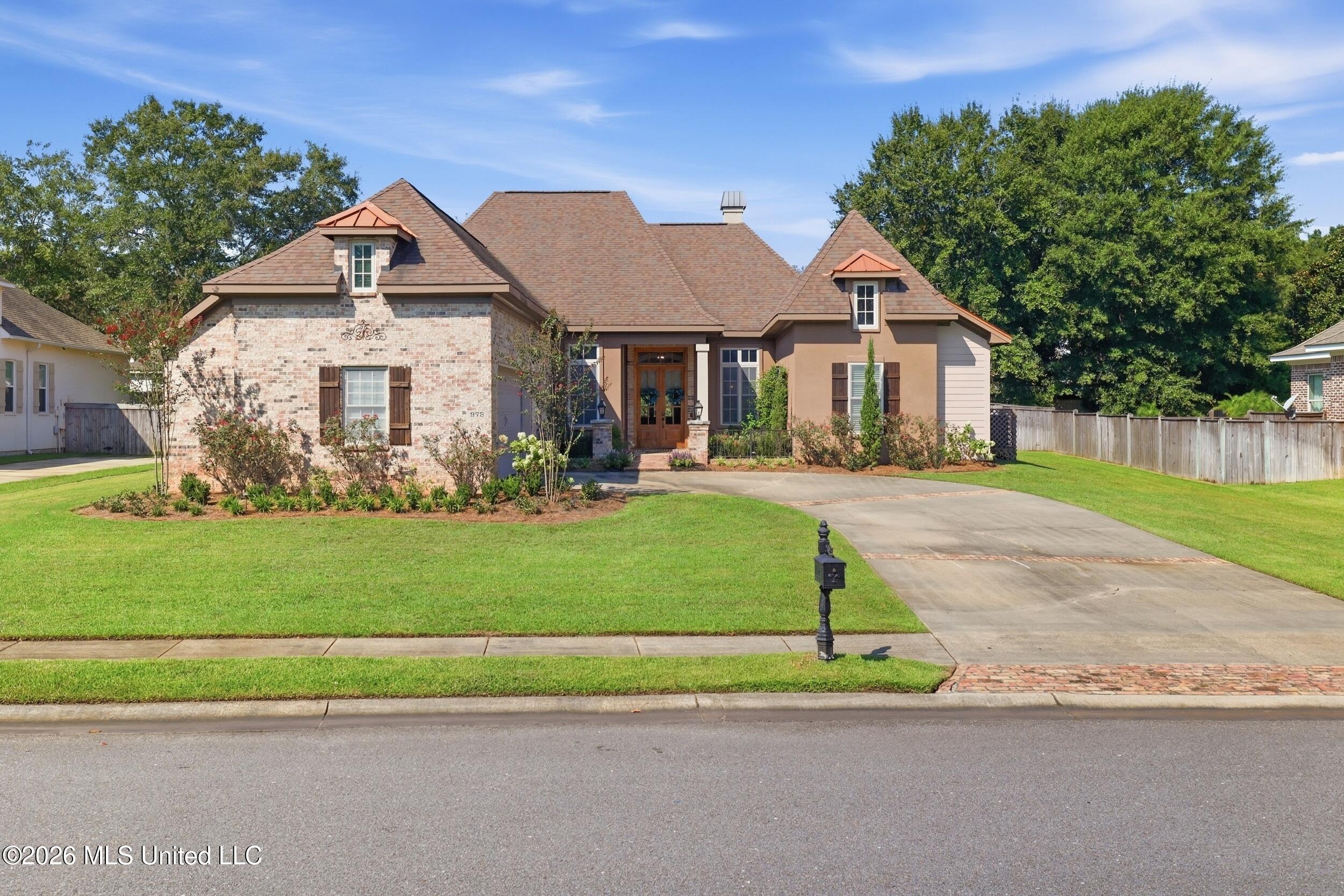 978 Emily Drive — photo