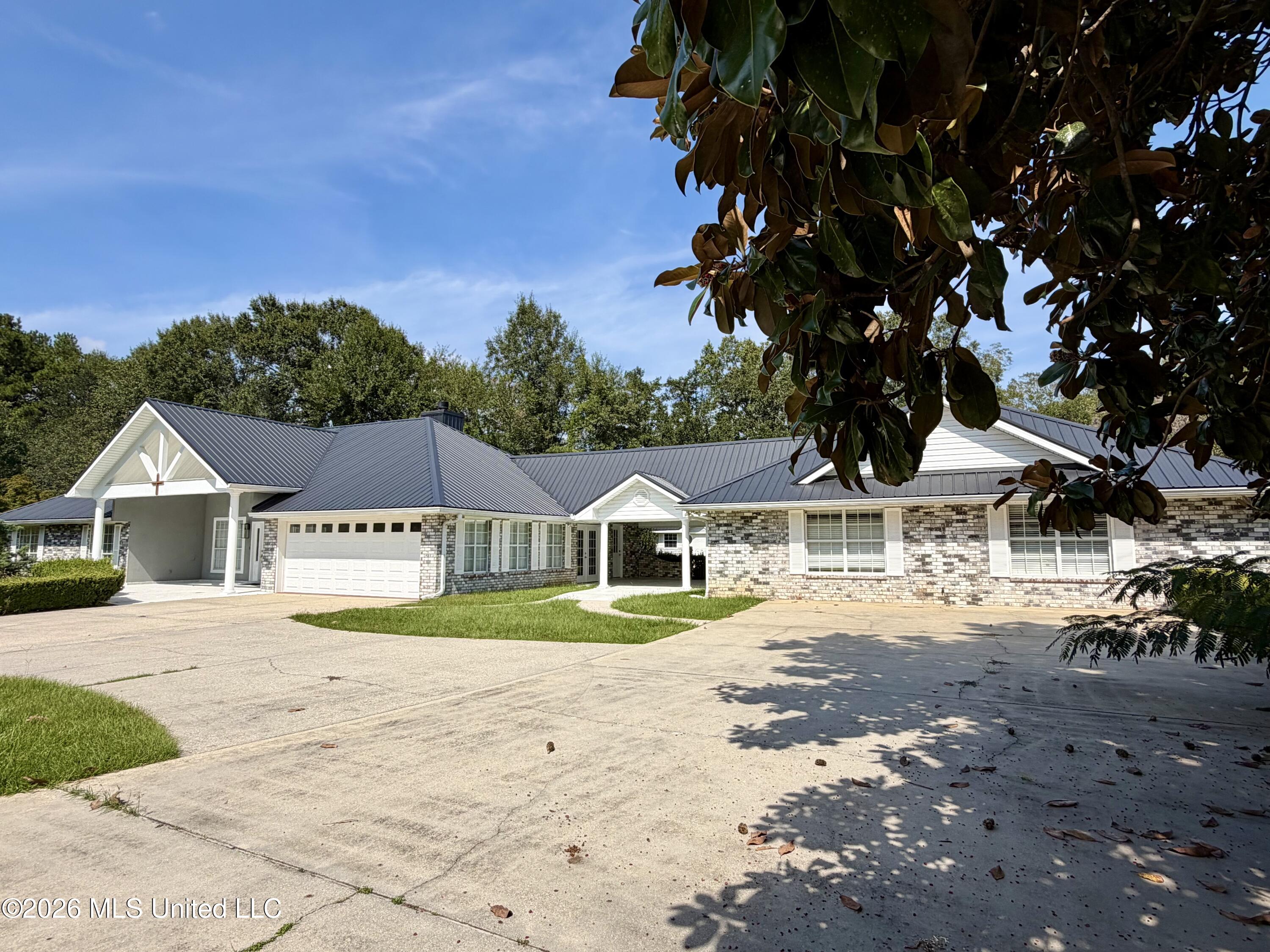 39 Oak Allee Drive — photo