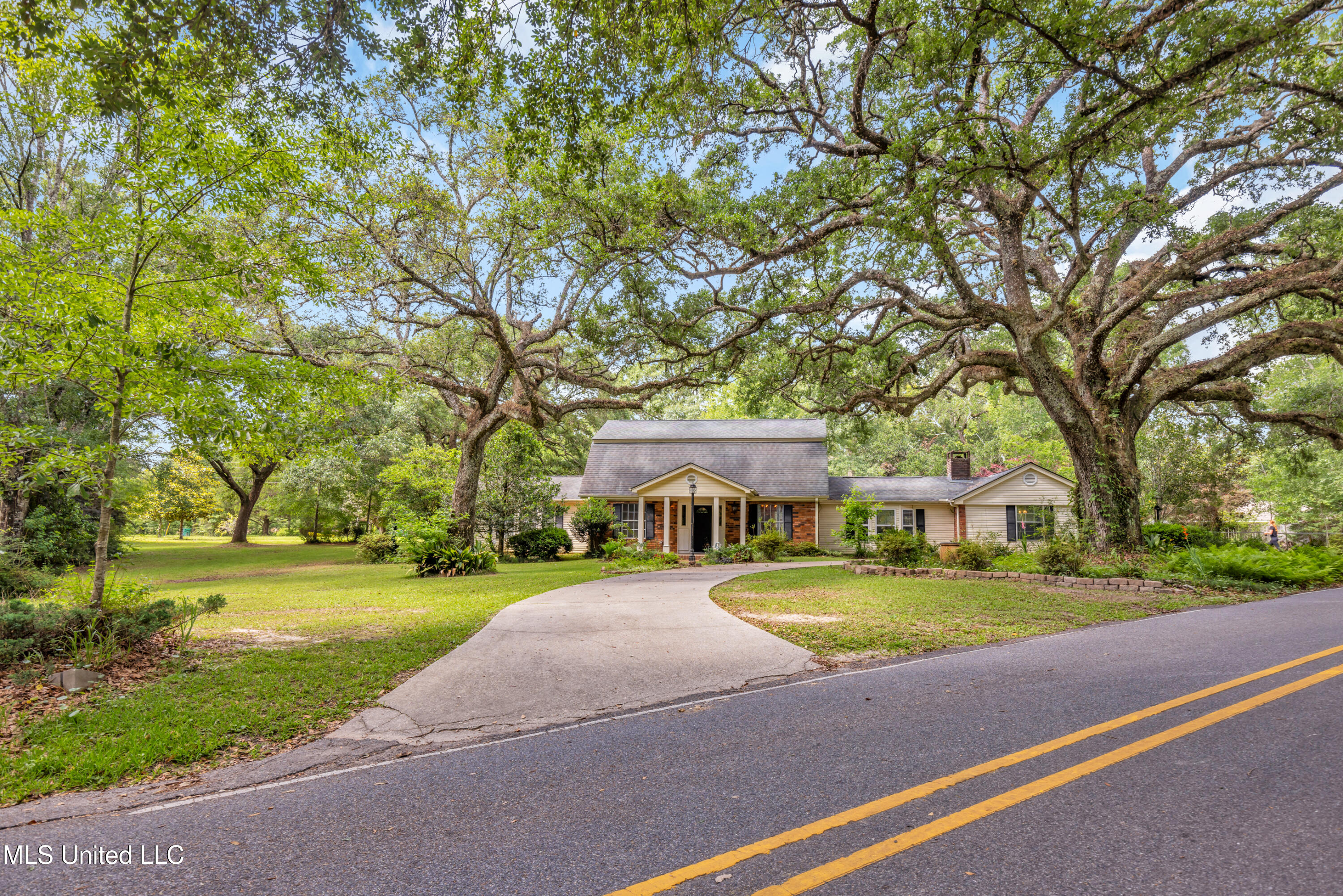 9618 Paige Bayou Road — photo