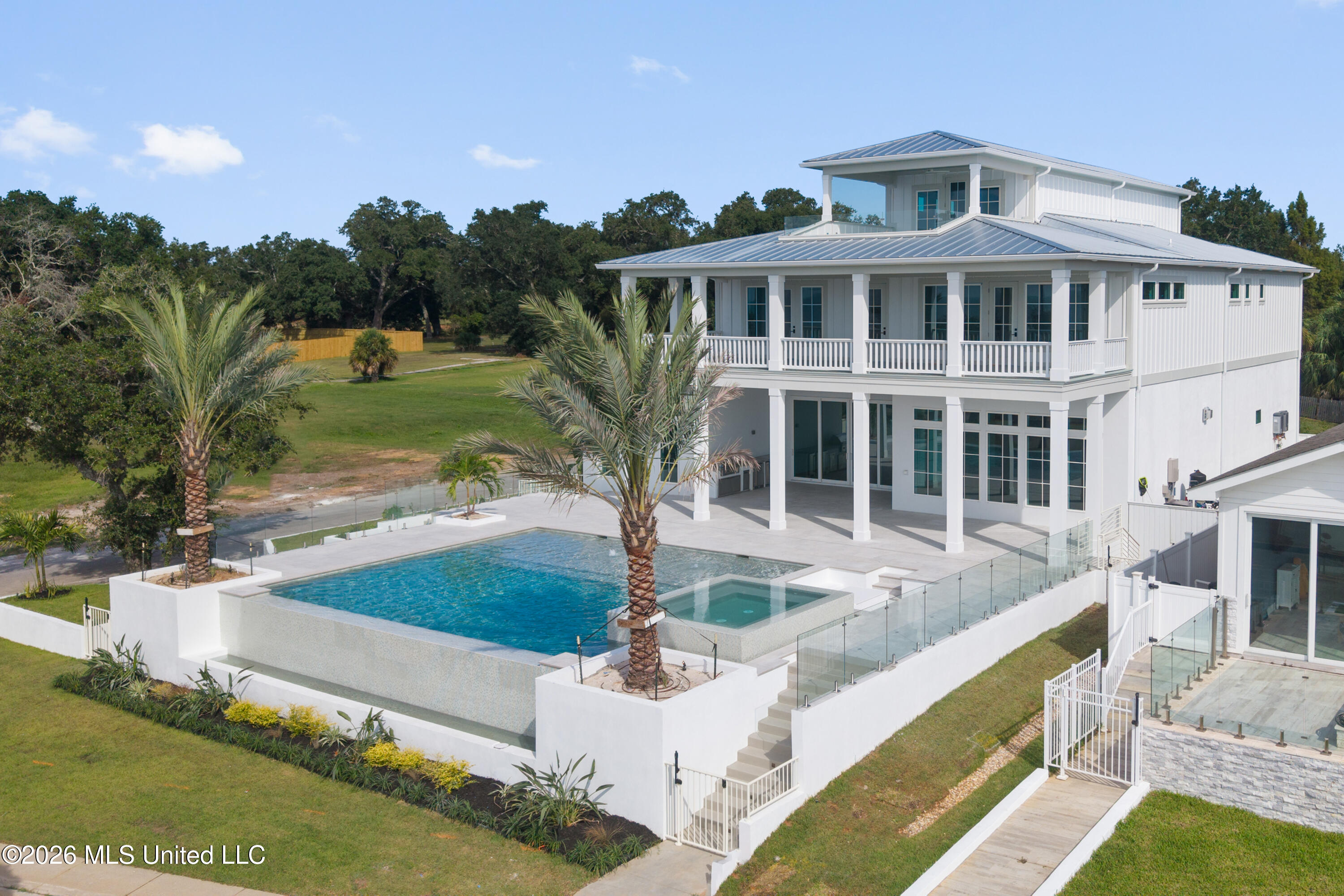 1936 Beach Drive — photo