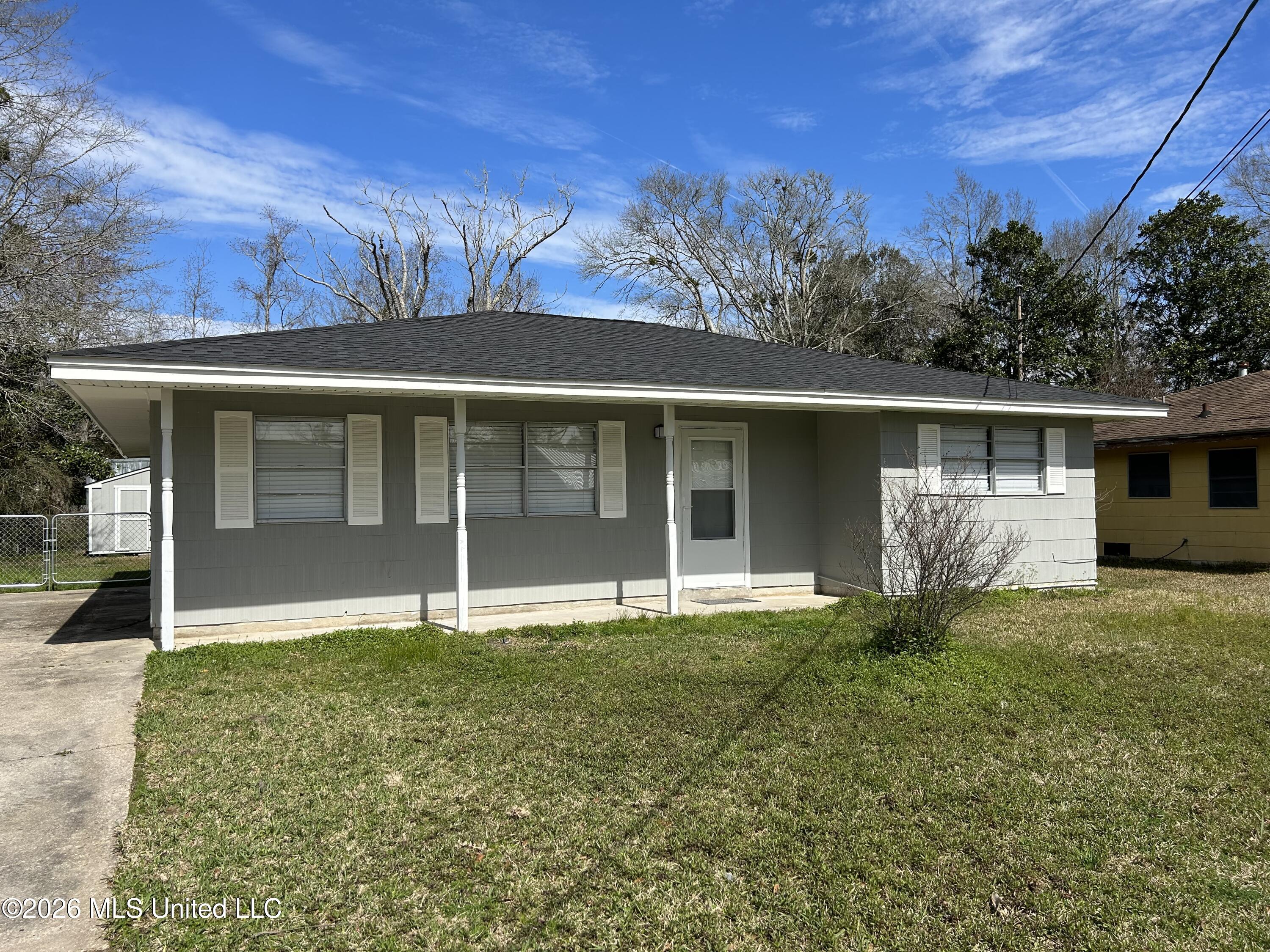 211 Woodland Circle — photo