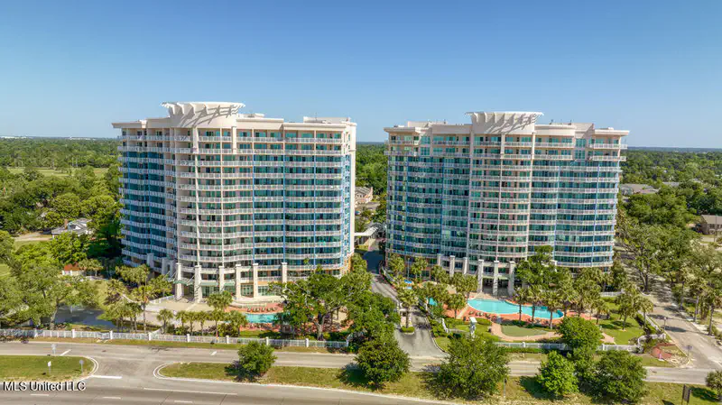 2228 Beach Drive #408 — photo