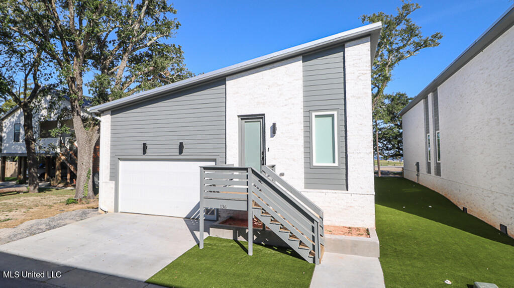 136 Markham Drive — photo