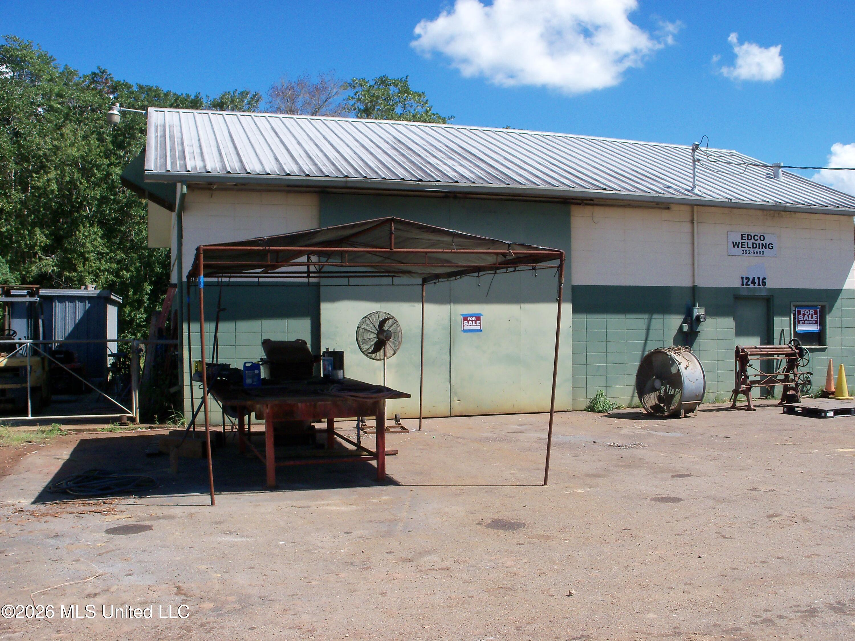 12416 John Lee Road — photo