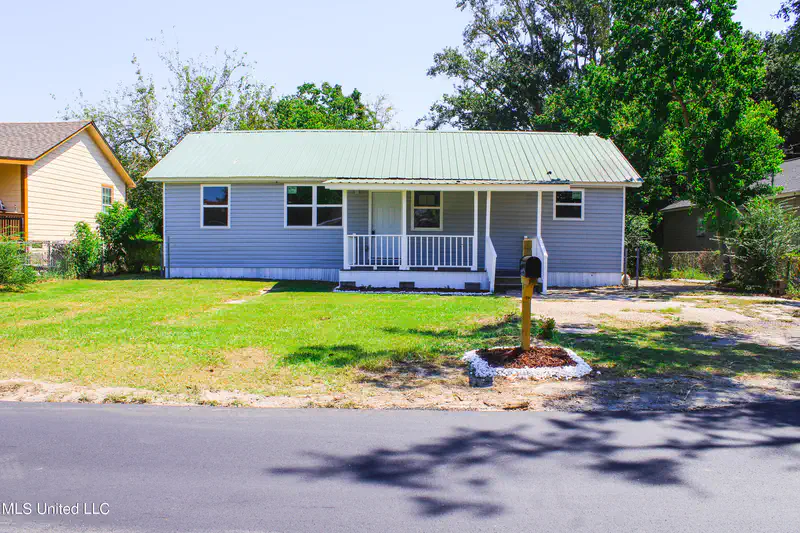 1412 Genevieve Drive — photo