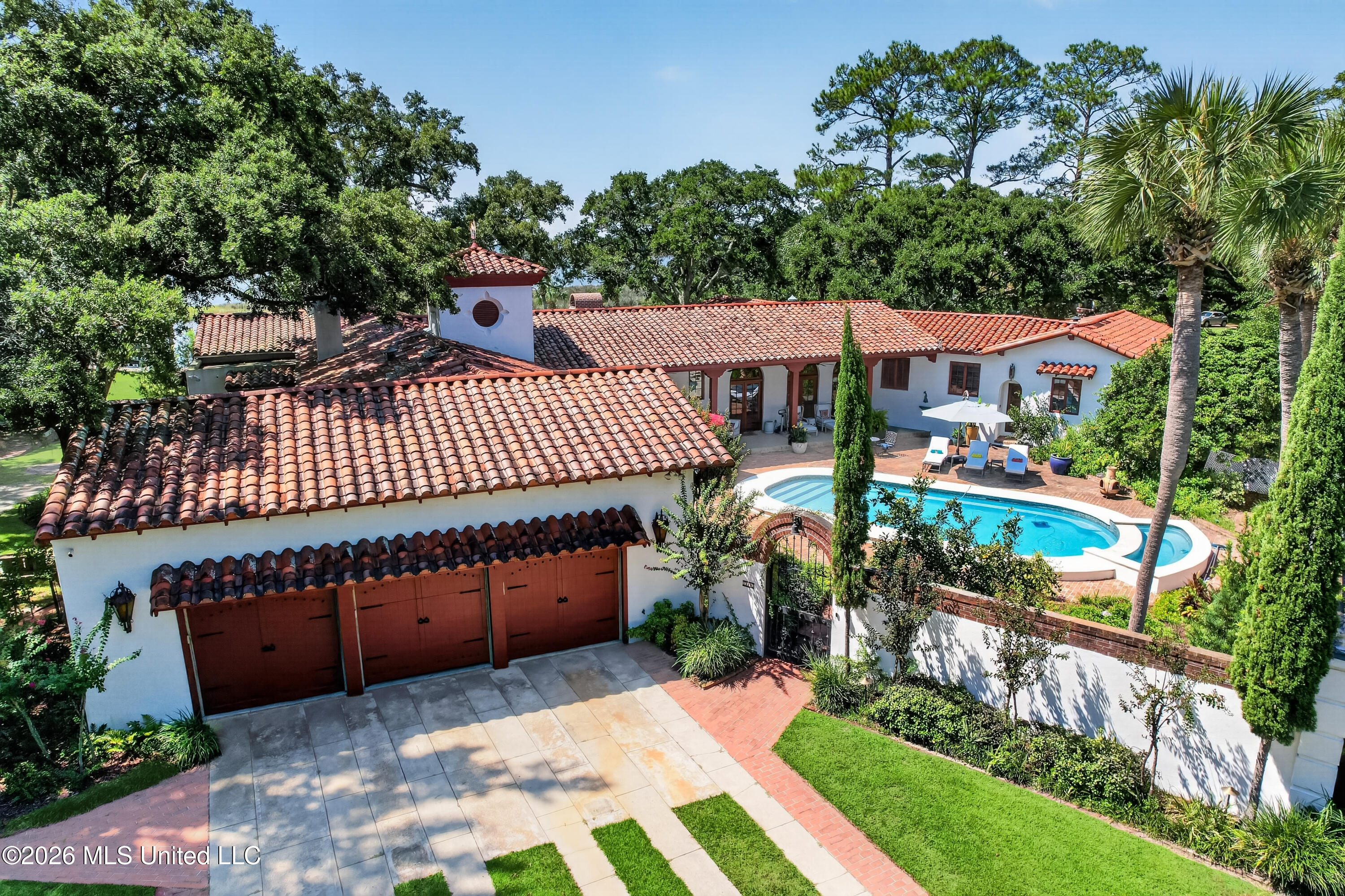 13801 Arbor Circle — photo