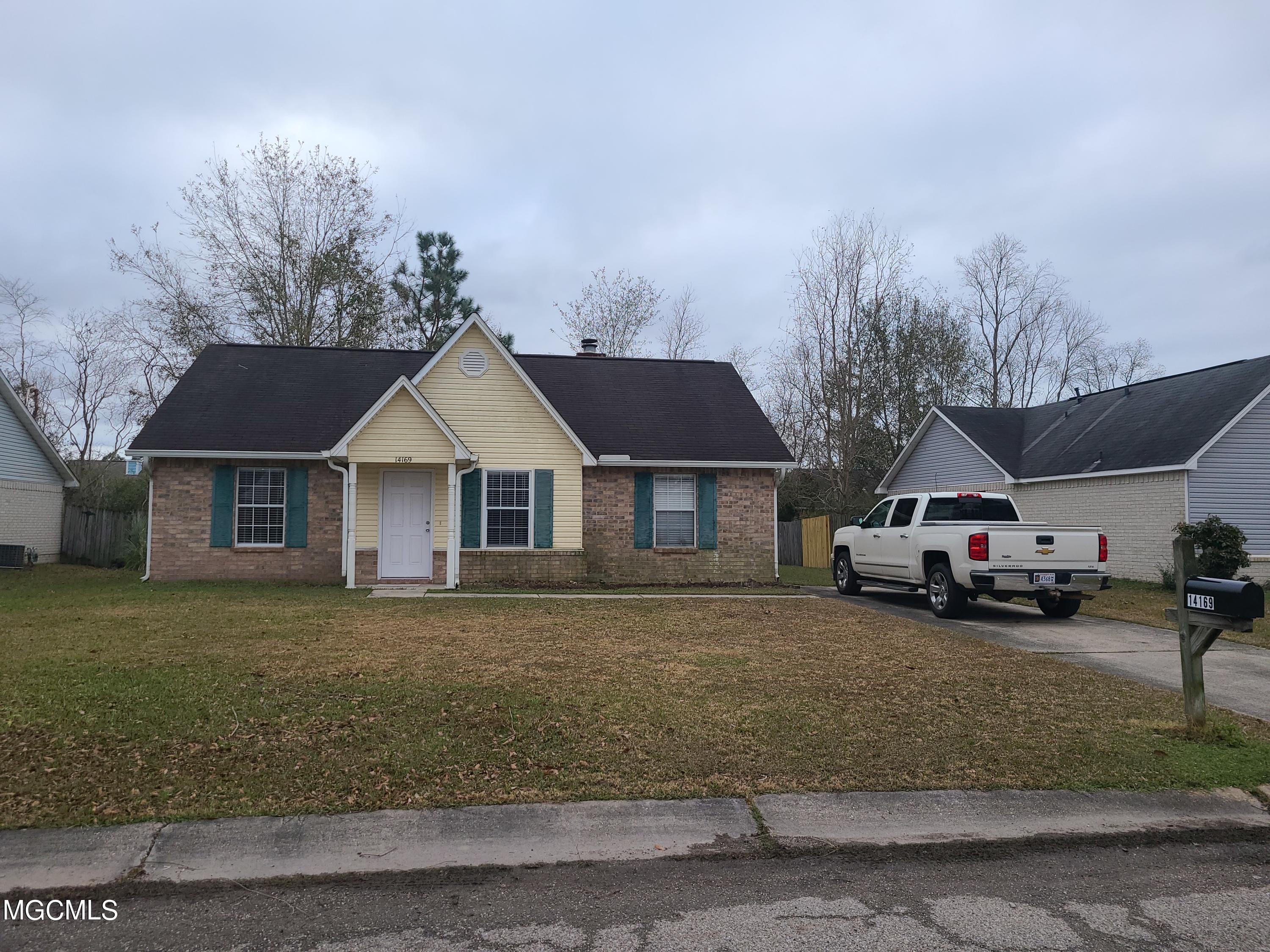 14169 Spruce Court — photo
