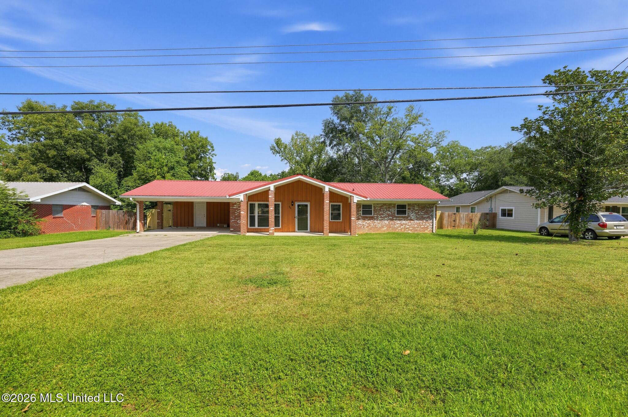 806 Louis Wilson Drive — photo