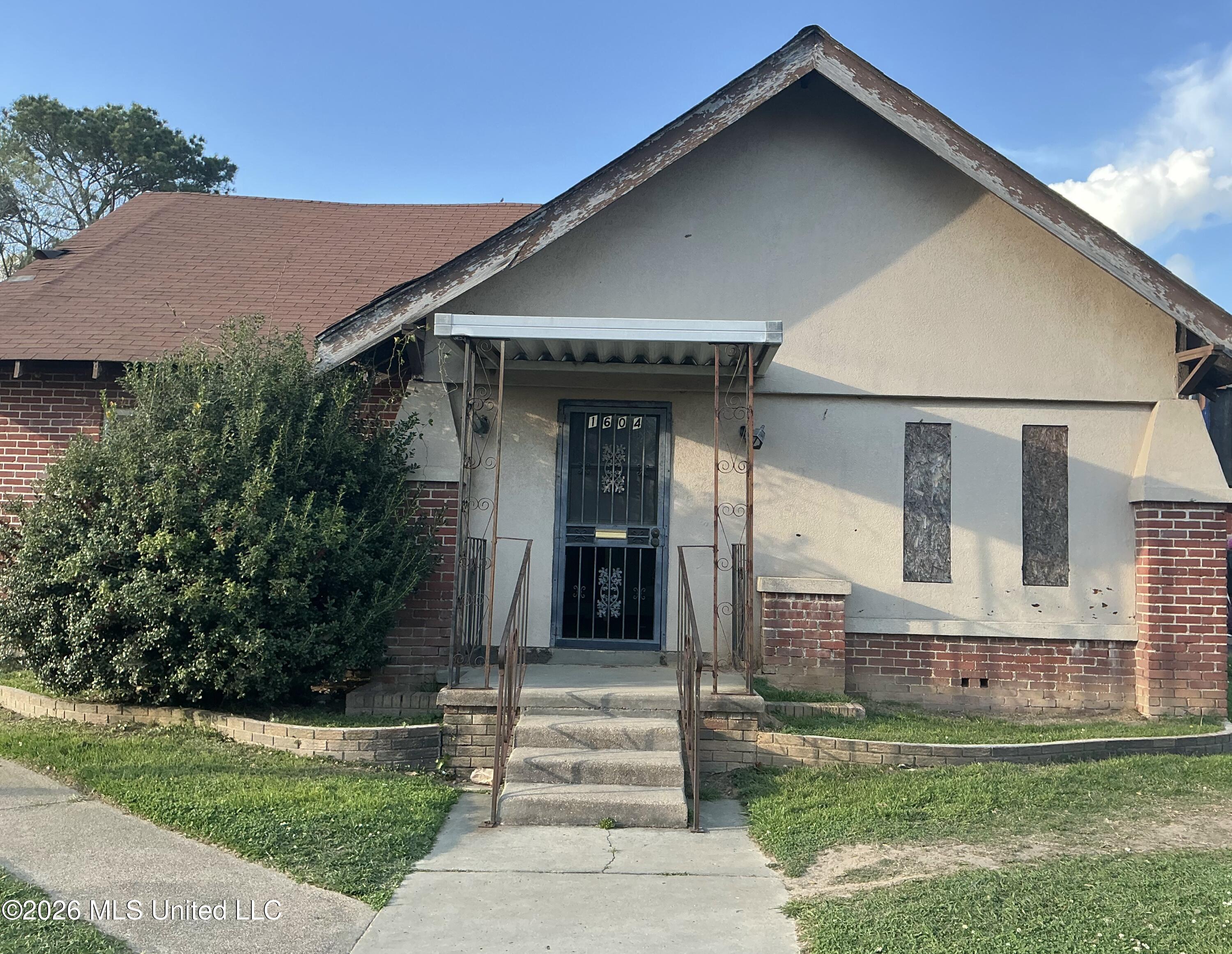 1604 Robinson Street — photo