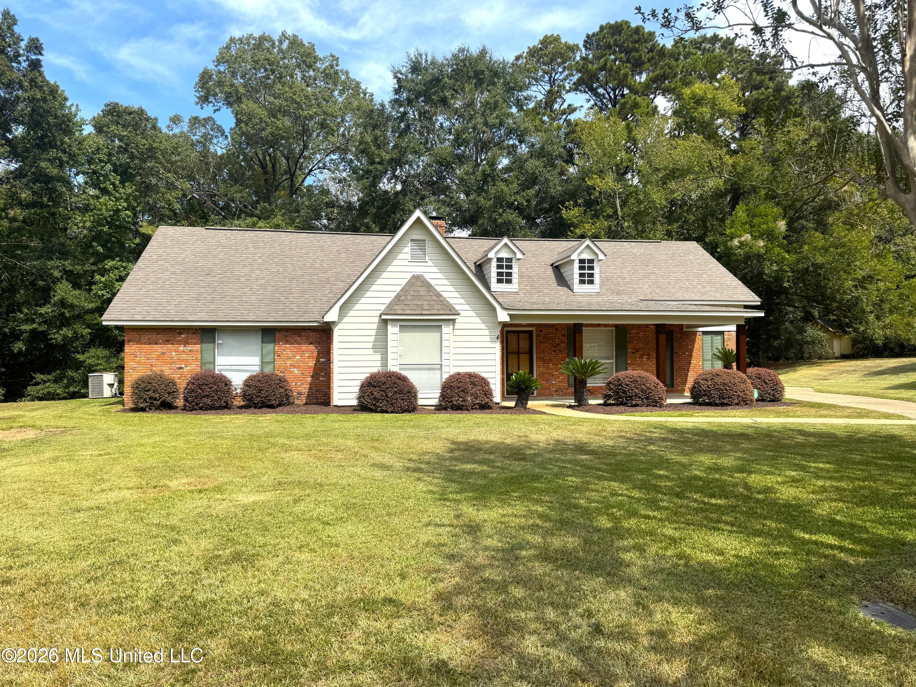 112 Greenwood Lane — photo