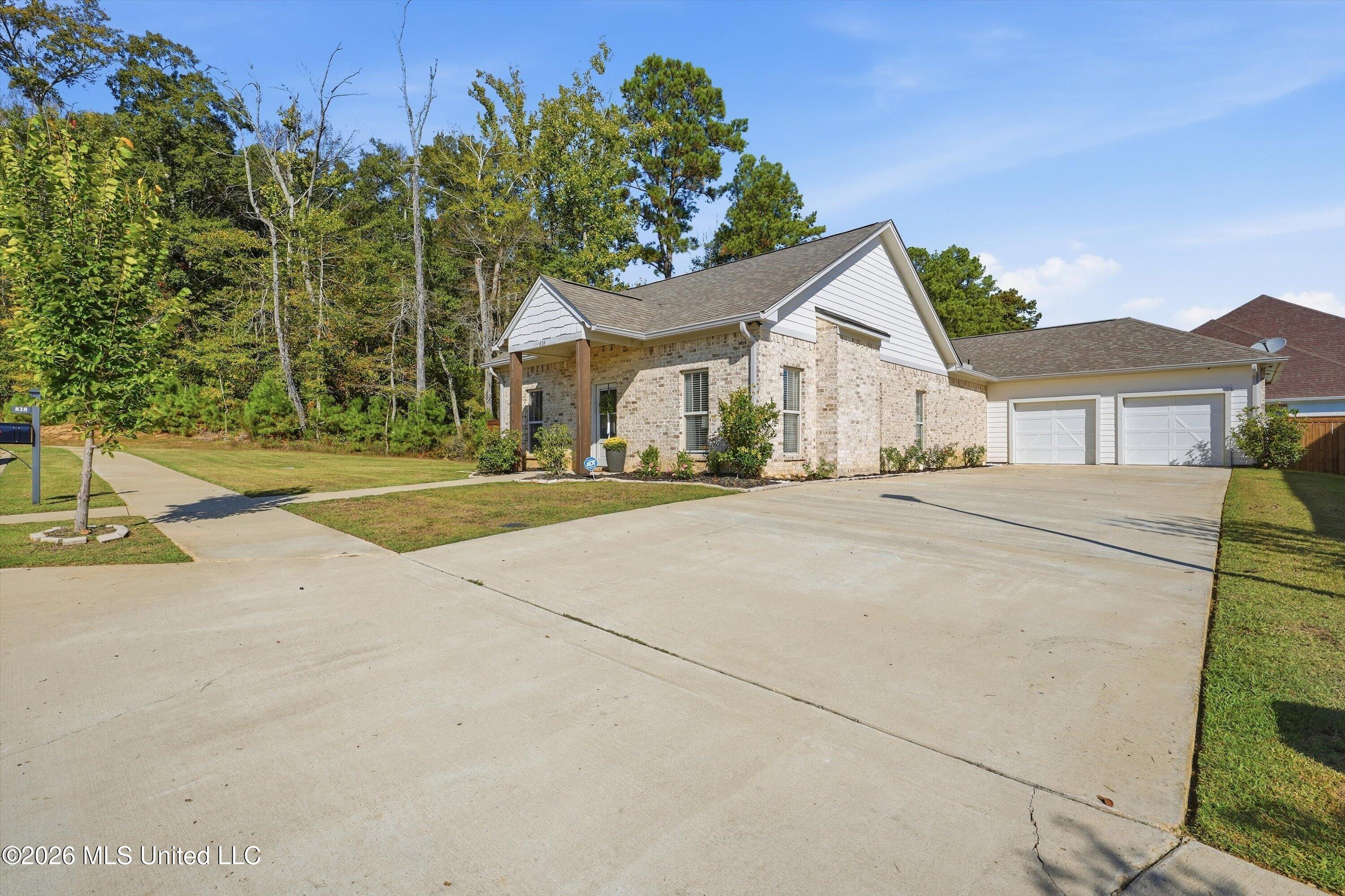 828 Long Leaf Circle — photo