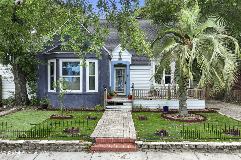 1090 Cherokee Street — photo