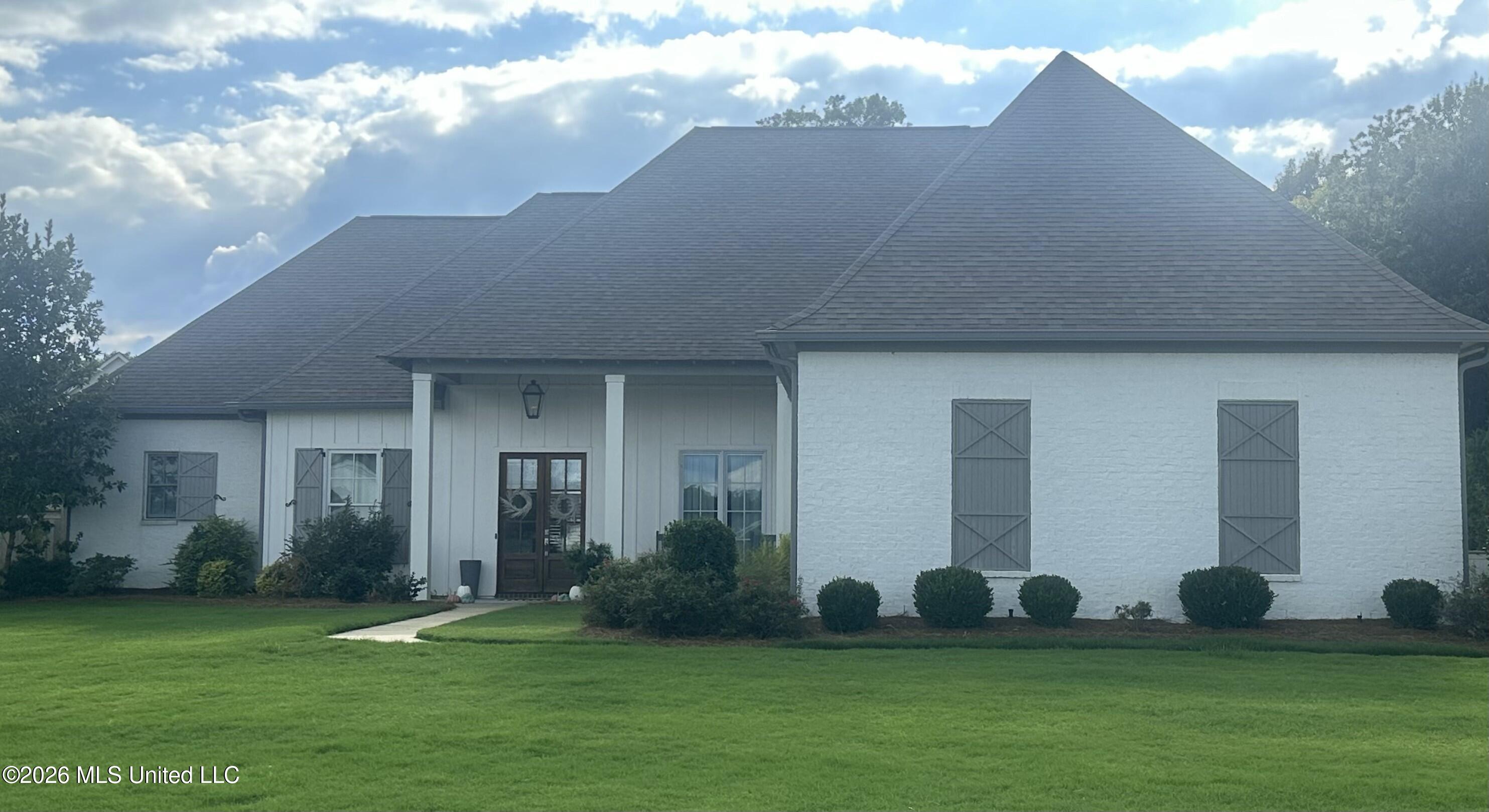 403 W Oak Circle — photo