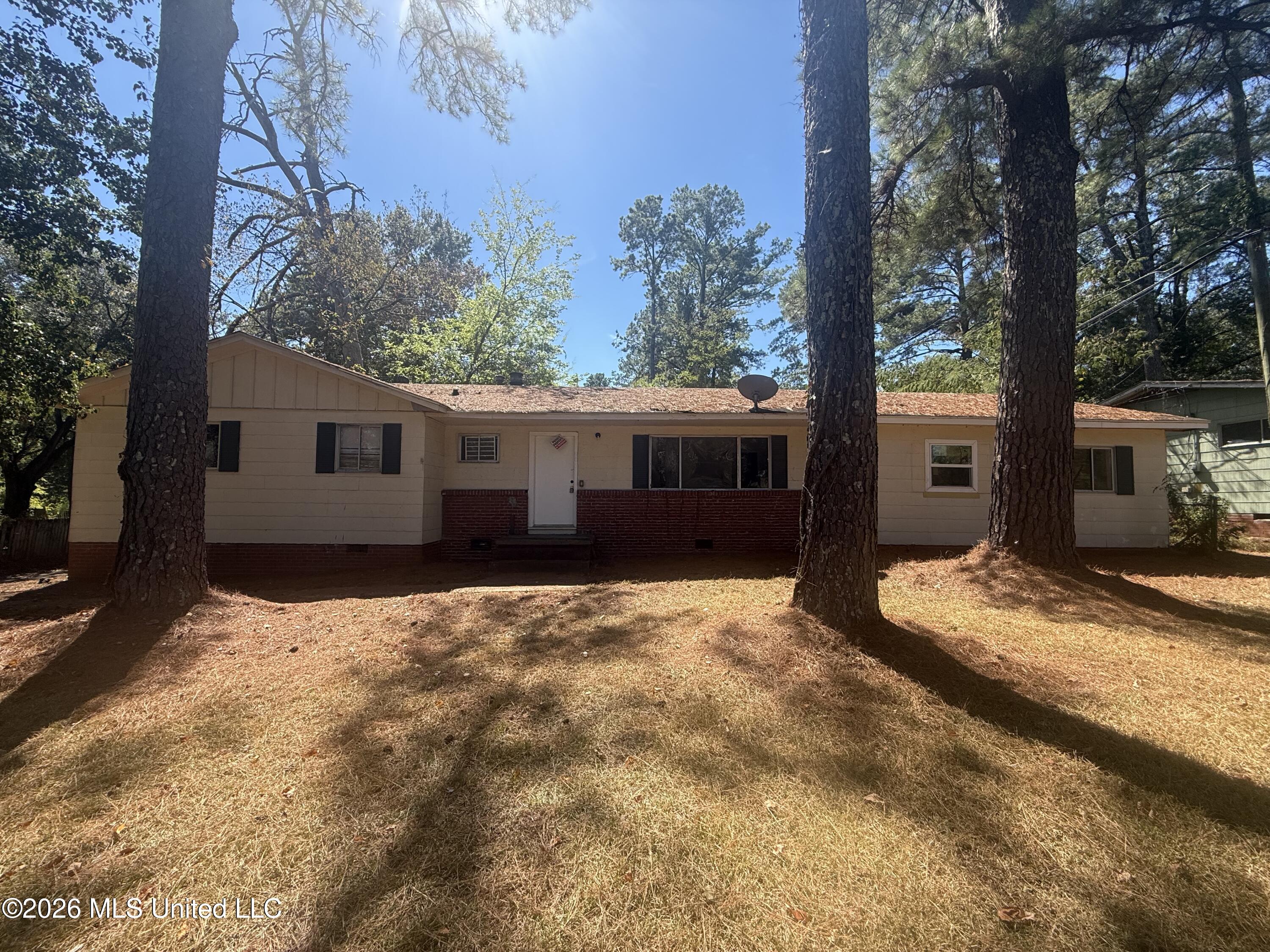 905 Raymond Road — photo