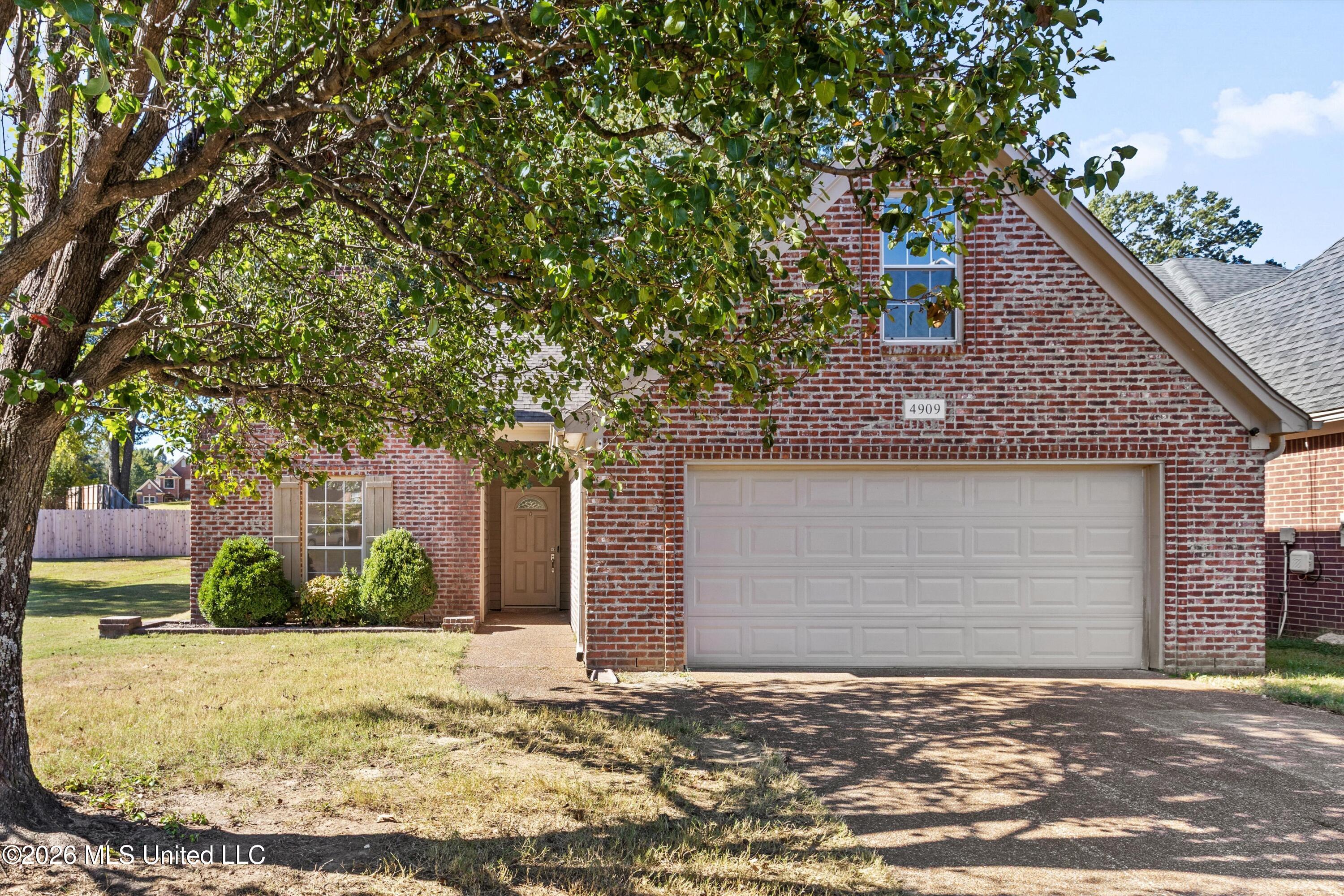 4909 Graham Lake Drive — photo