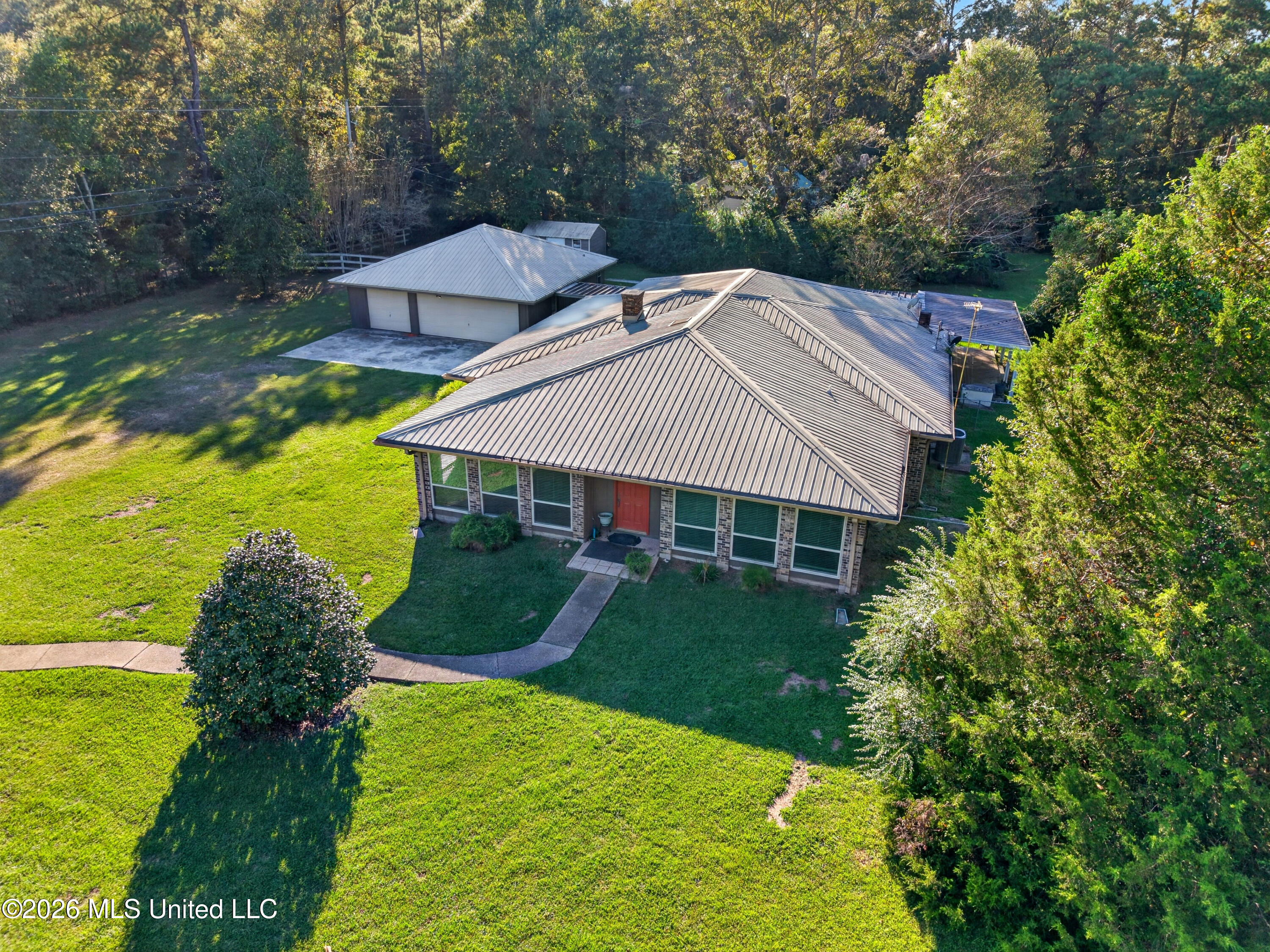 1 Lakeside Drive — photo