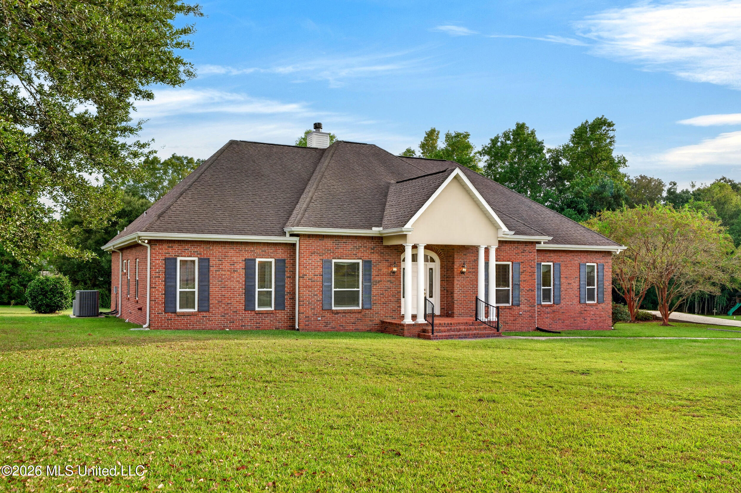 128 N Hill Drive — photo