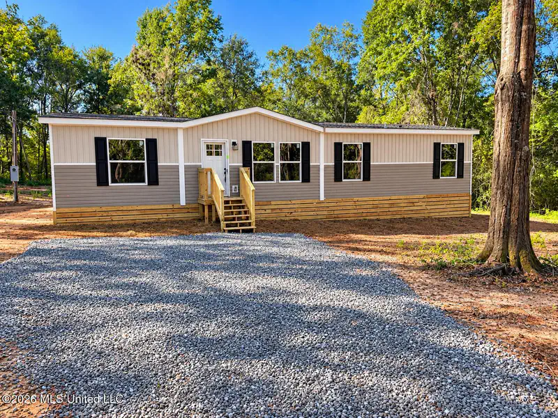 131 Pin Oak Drive — photo