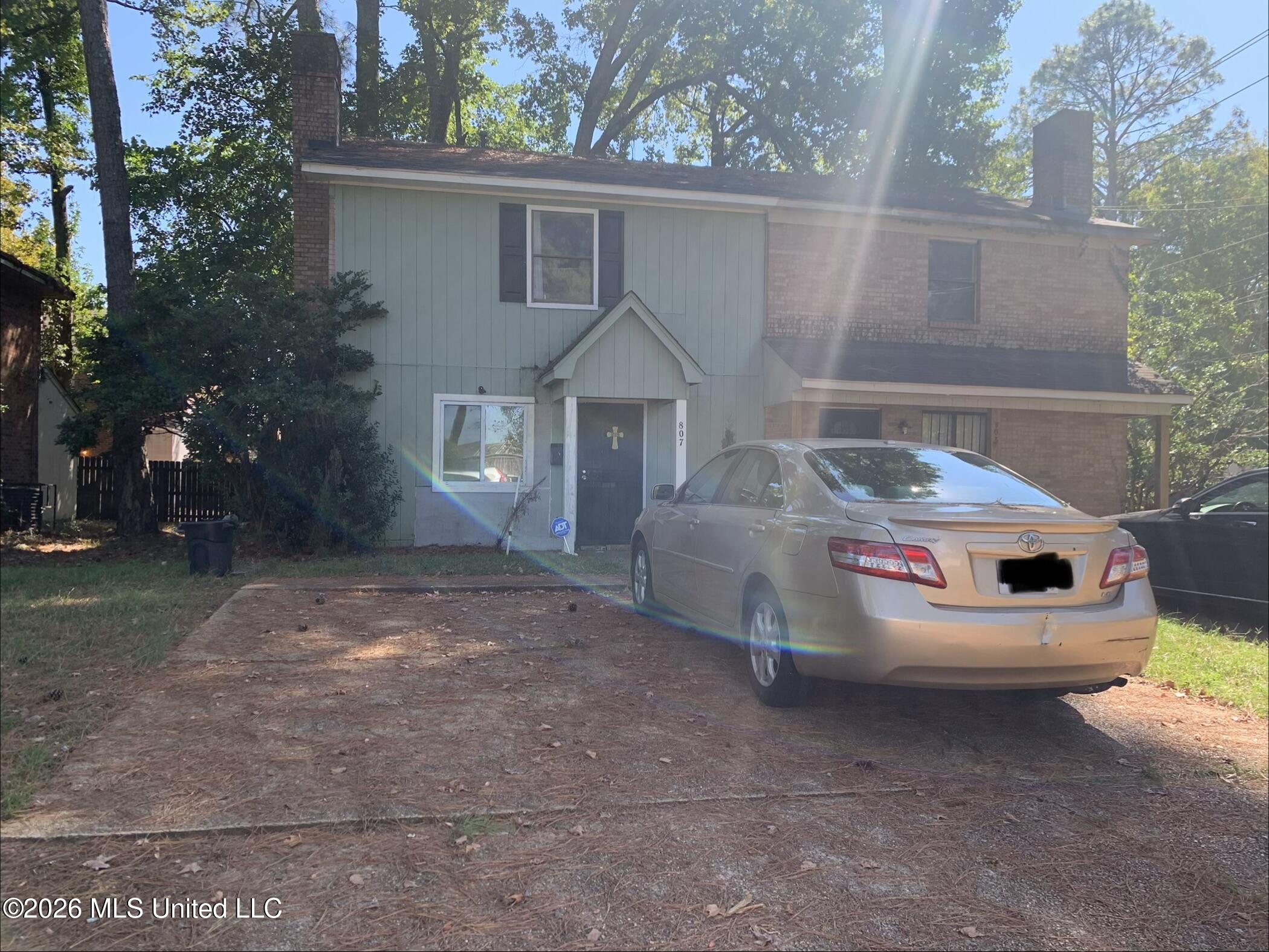 807 Woodbury Road — photo