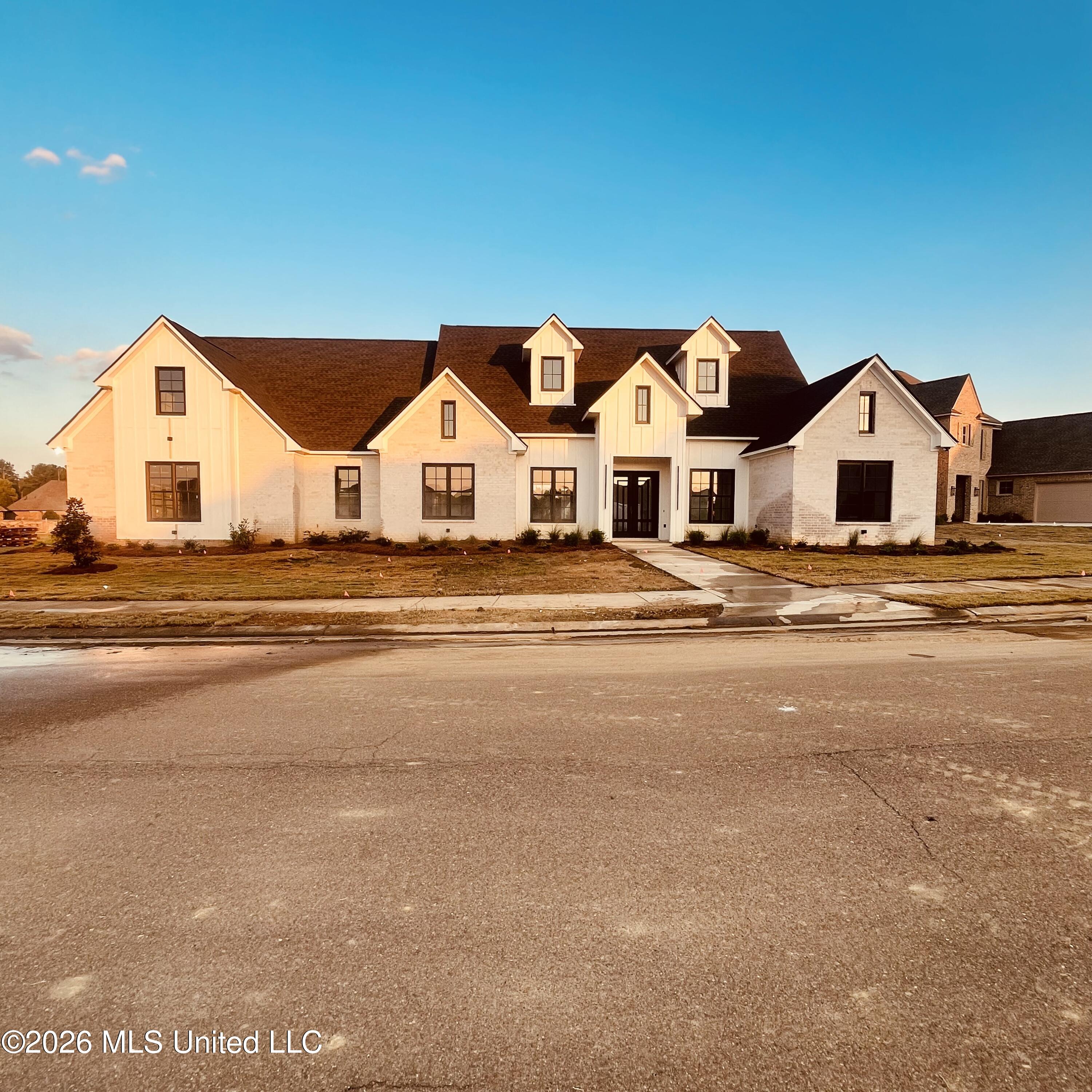 108 Venice Circle — photo
