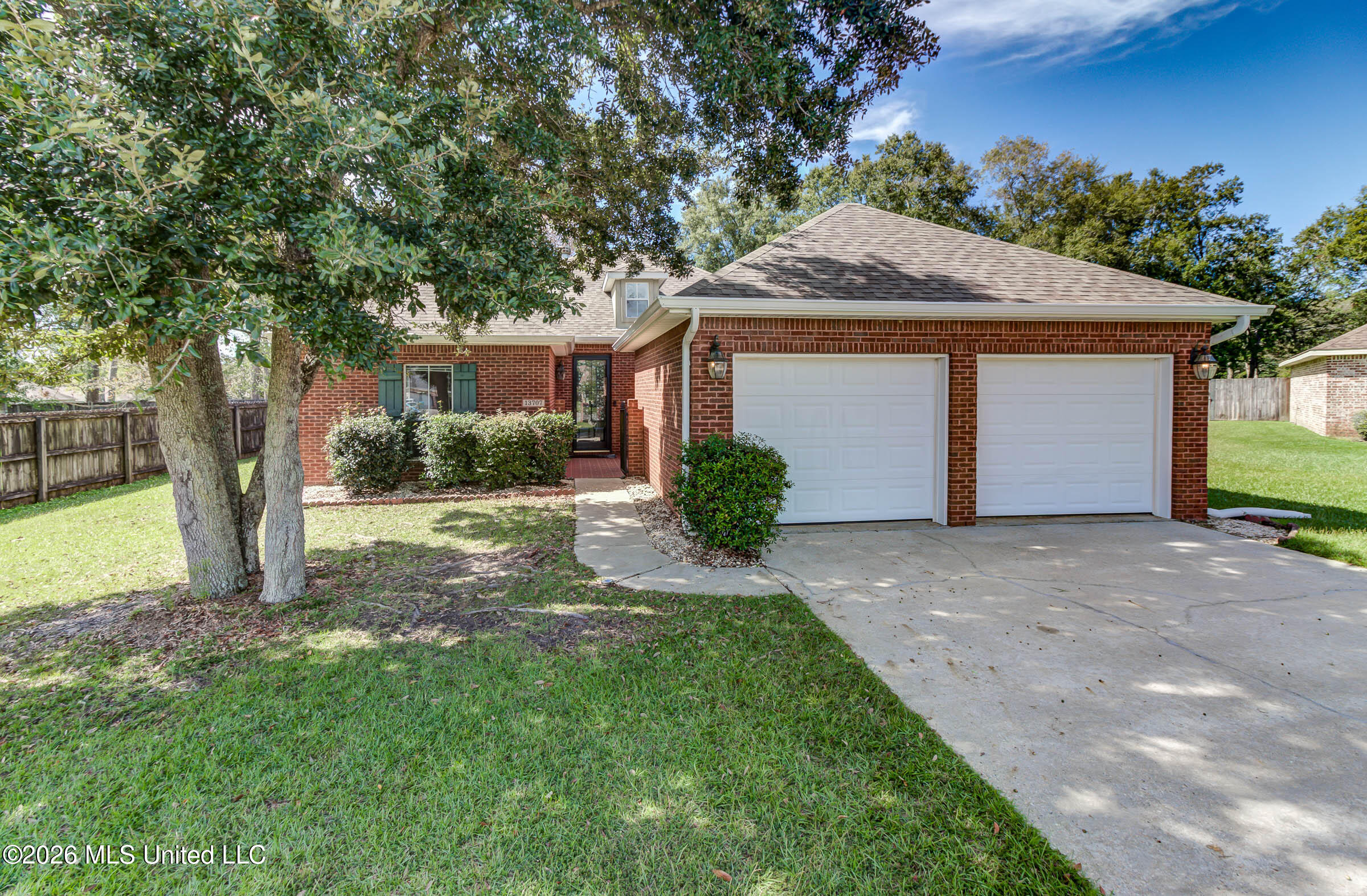 13707 Dunvegan Drive — photo