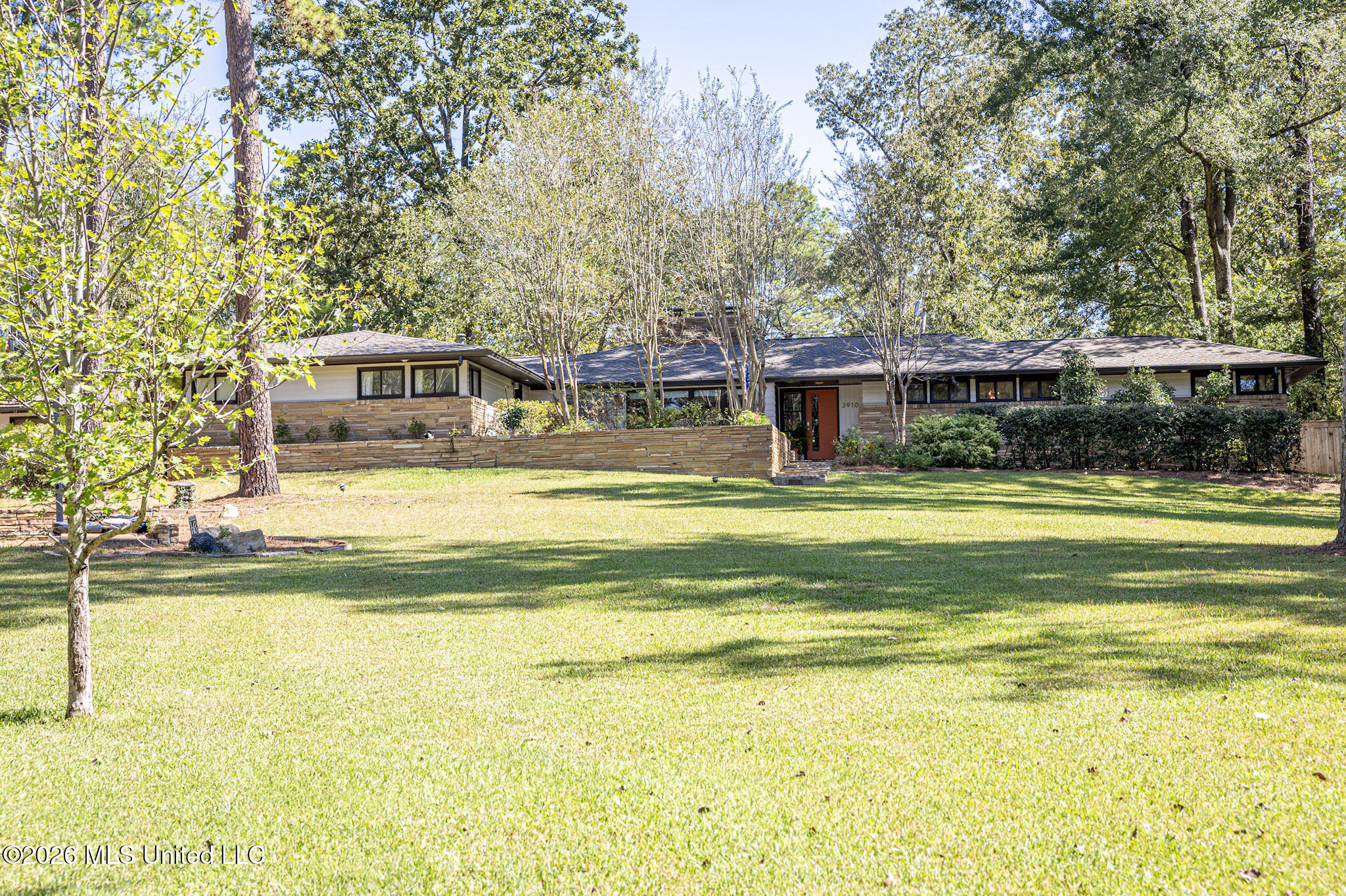 3910 Pinewood Drive — photo
