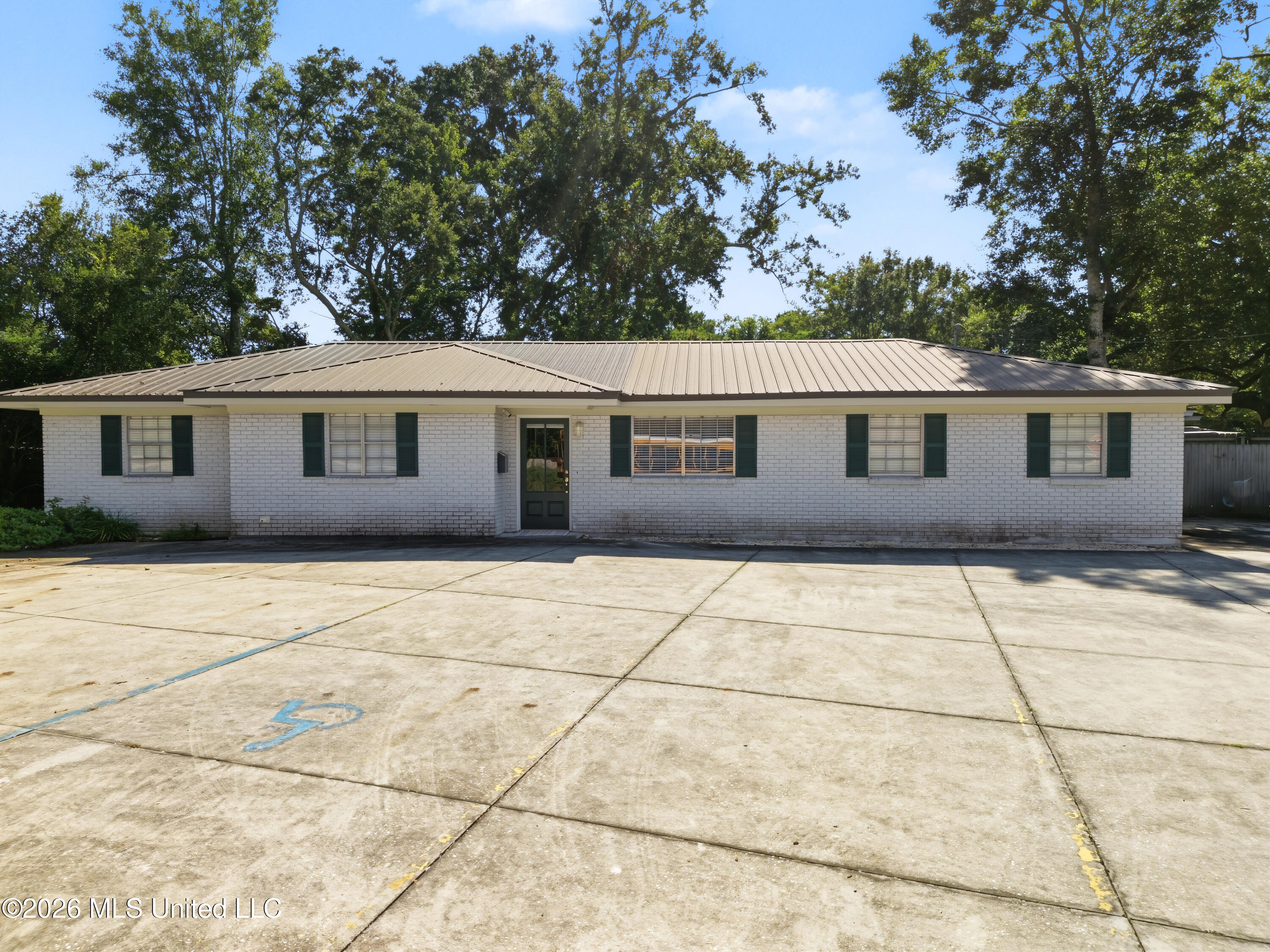 2600 Government Street, Ocean Springs, MS 39564 | Realty.com